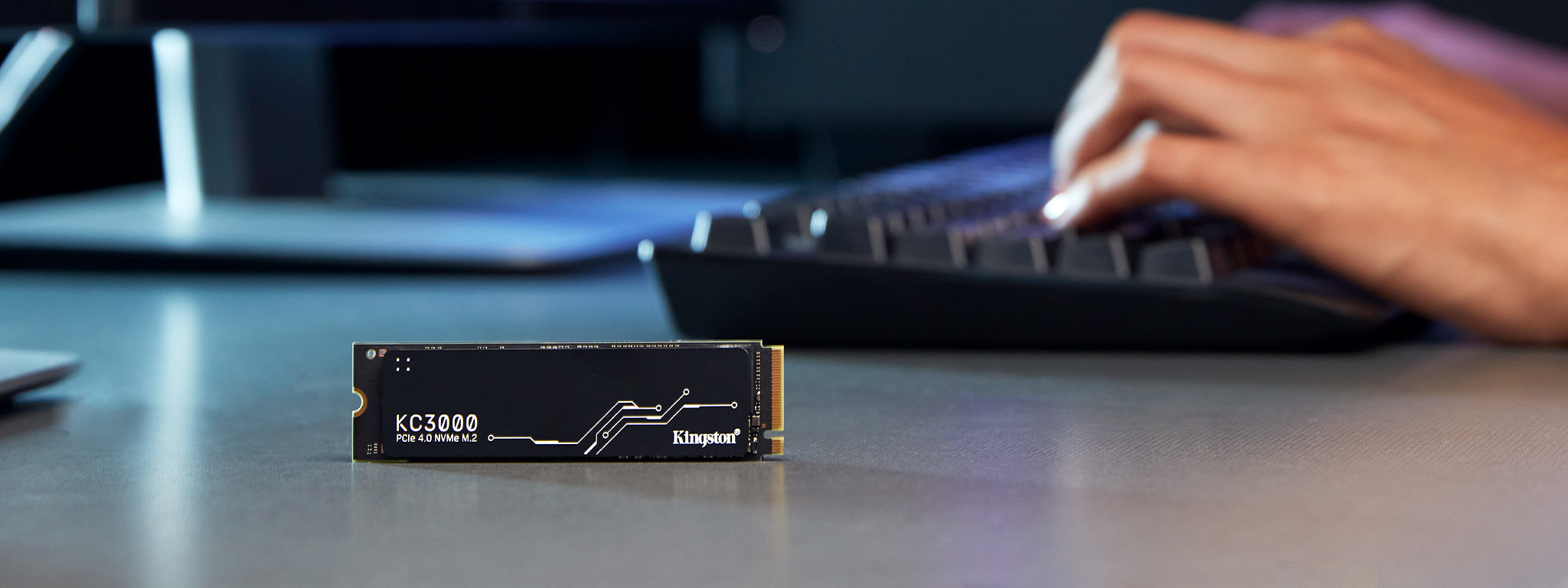 Kingston KC3000 PCIe 4.0 NVMe SSD 1TB, M.2 2280 / M-Key / PCIe 4.0 x4, Kühlkörper