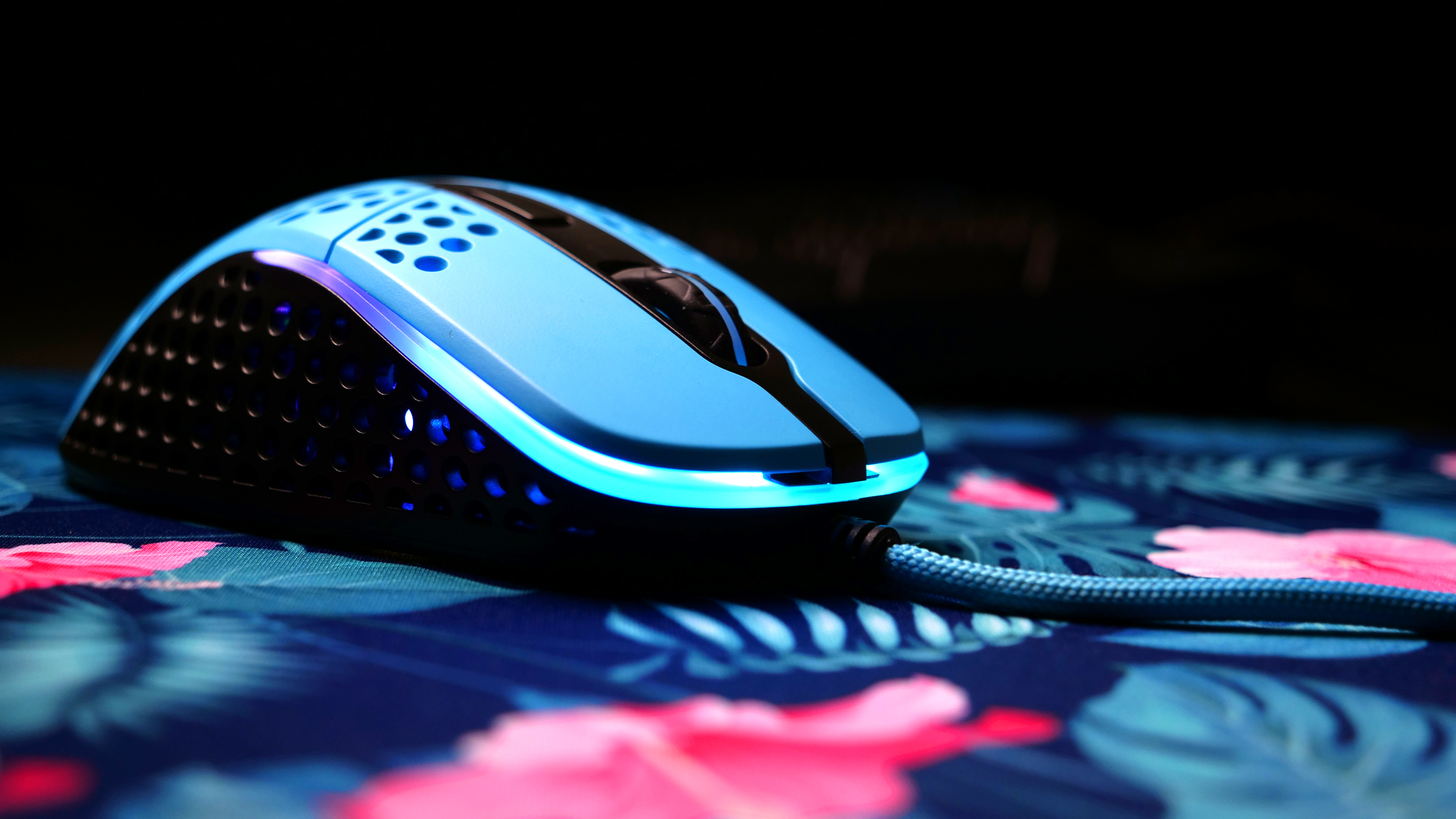 Cherry XTRFY M4 RGB, rechts, Optisch, USB Typ-A, 16000 DPI, Schwarz, Blau
