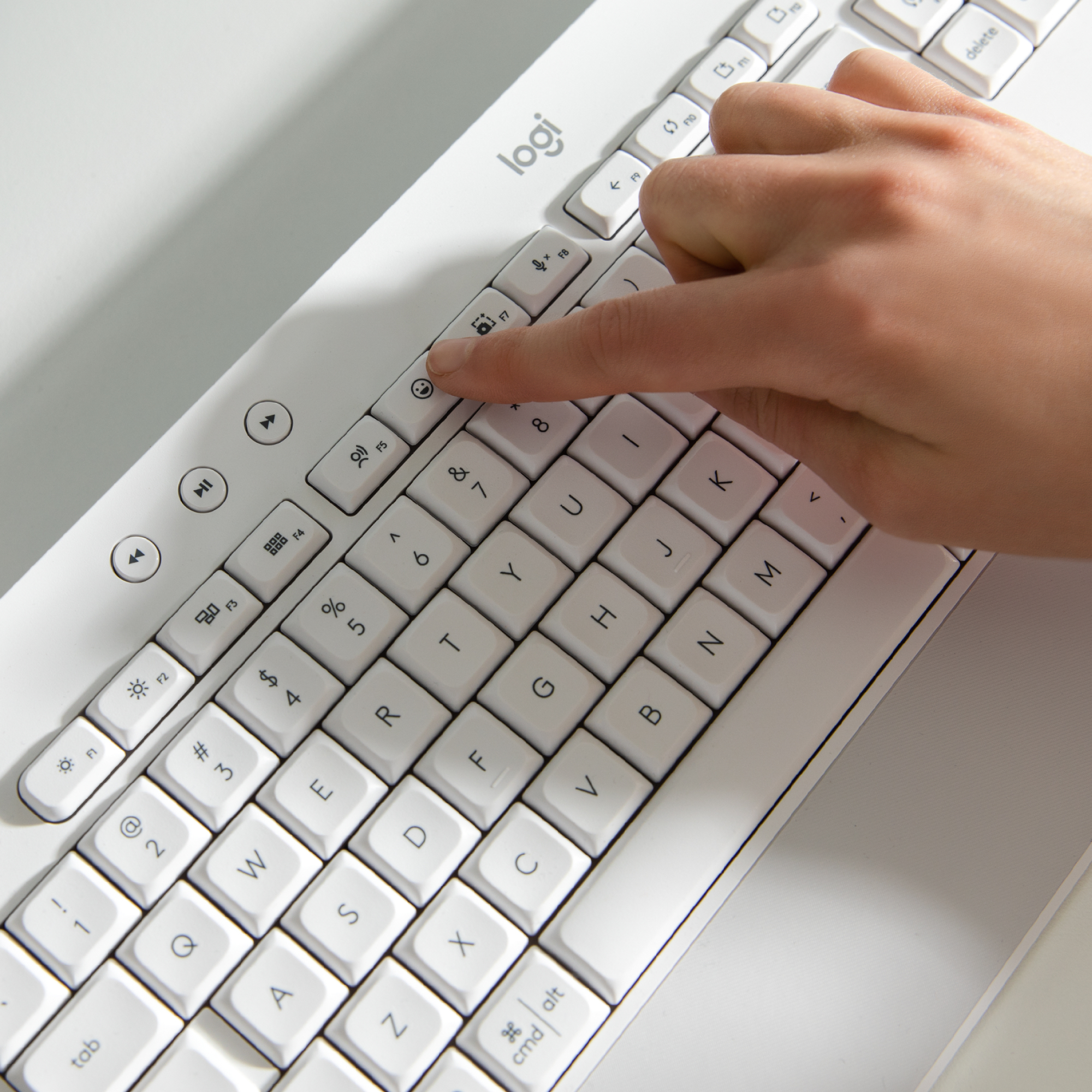 Logitech Signature K650, Volle Größe (100%), Kabellos, Bluetooth, Membran Key Switch, QWERTZ, Weiß