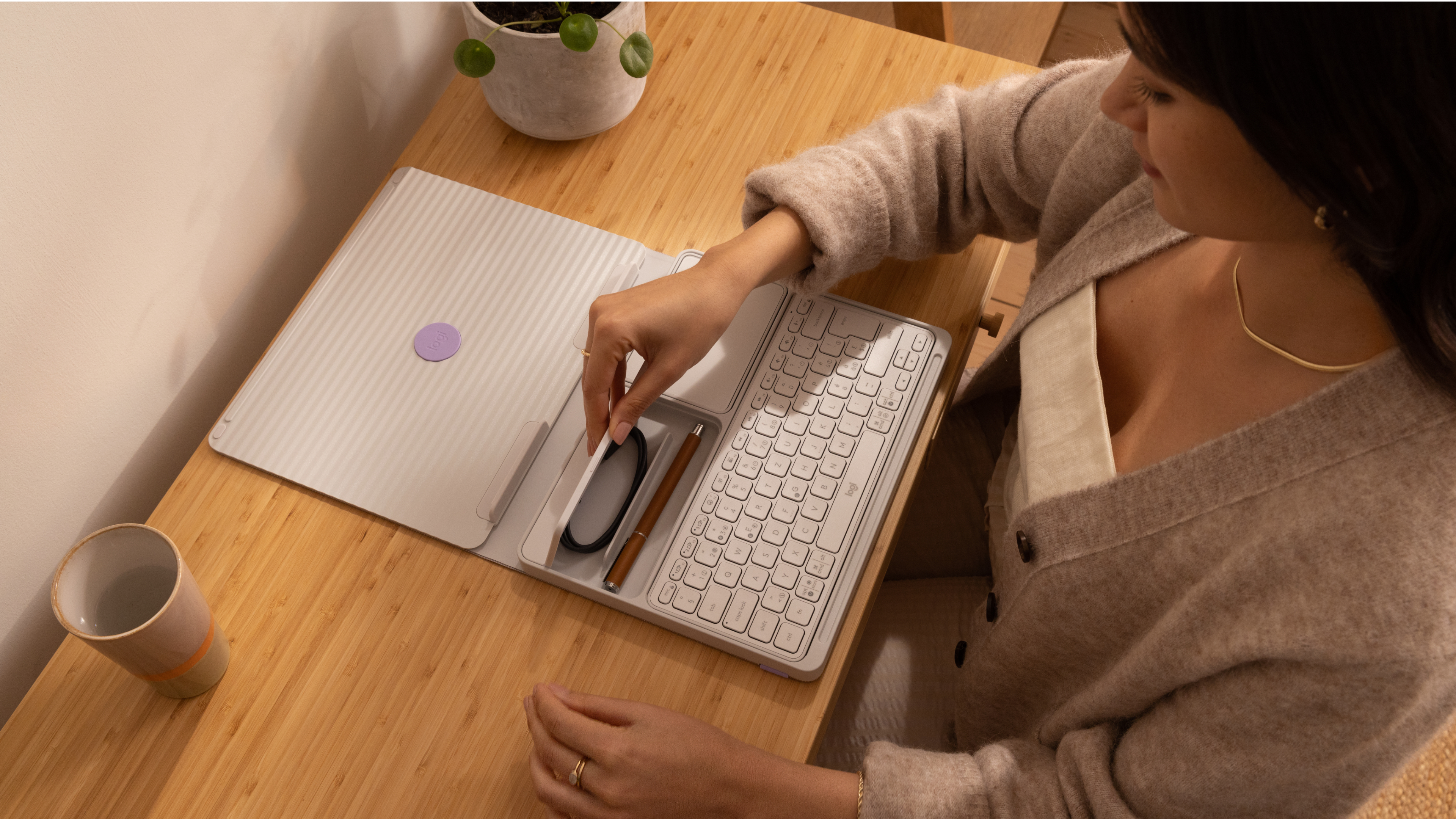 Logitech Casa Pop-Up Desk - Tastatur- und Touchpad-Set