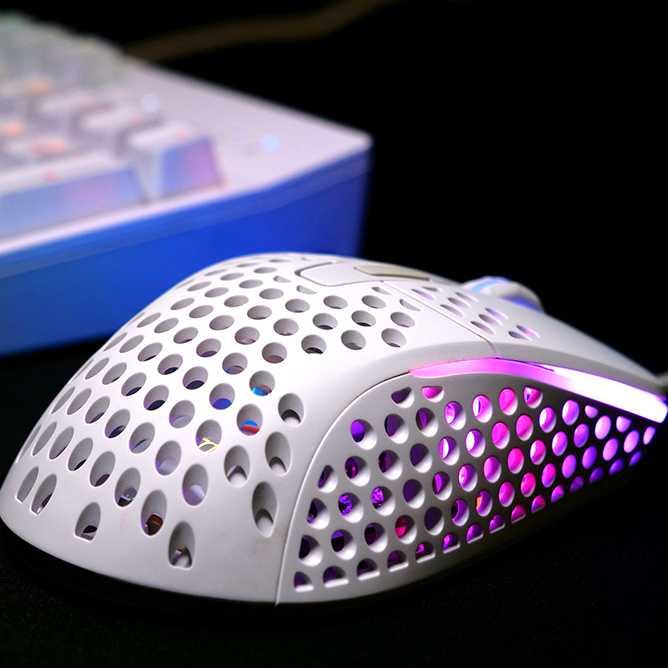Cherry Xtrfy M4 RGB - Maus - Für Rechtshänder - optisch
