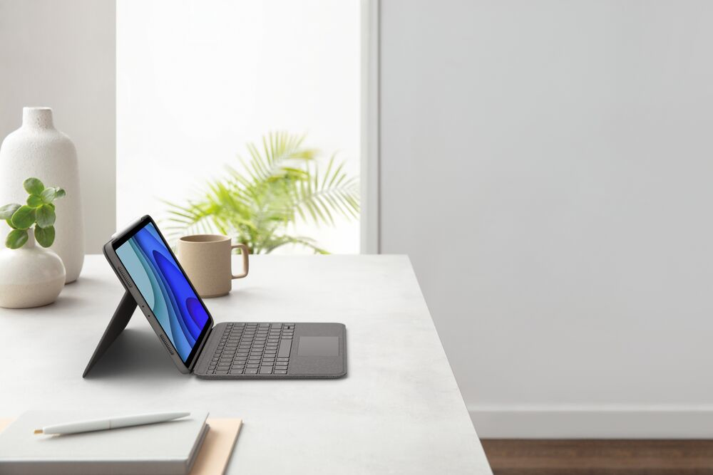 Logitech Folio Touch - Tastatur und Foliohülle - mit Trackpad - hinterleuchtet - Apple Smart connect