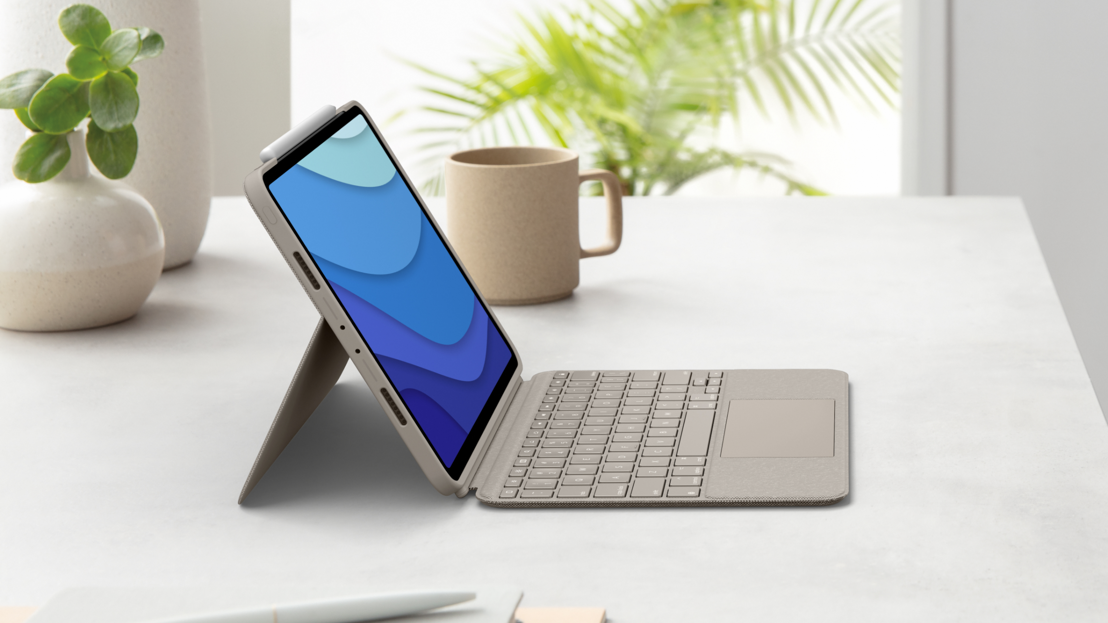 Logitech Combo Touch, KeyboardDock für Apple iPad Pro 11" 2020 / 2021, sand, DE