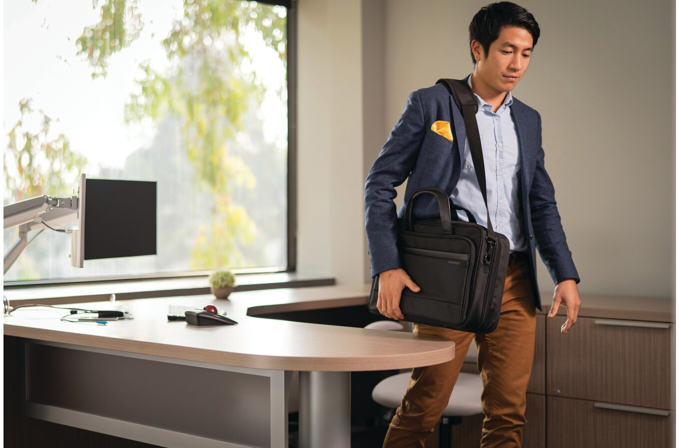 Kensington Contour 2.0 Business Briefcase - Notebook-Tasche - 39.6 cm (15.6")