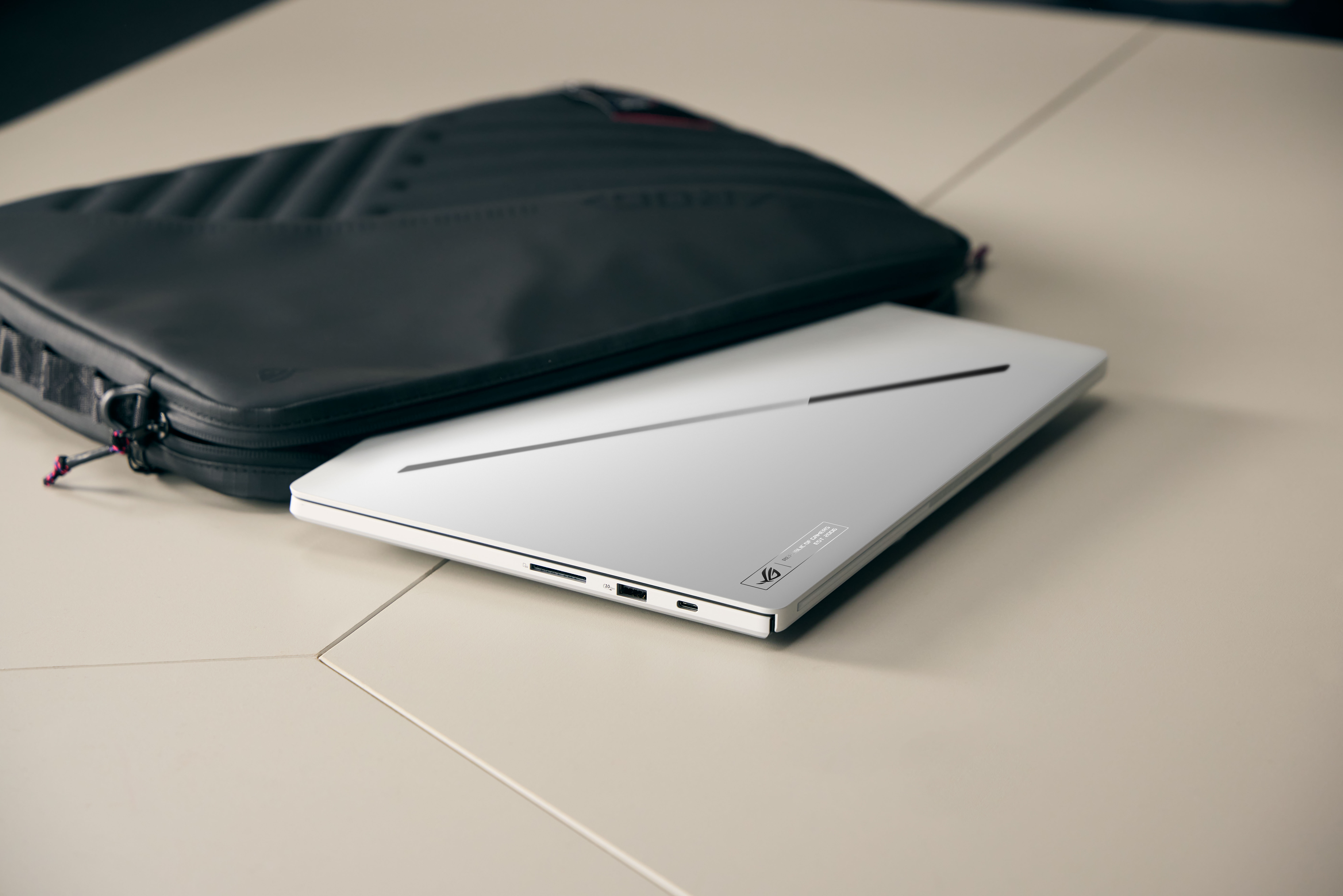 ASUS ROG Zephyrus G14 GU405AR-SY044W, 14" WQXGA+ OLED, Core Ultra 9 386H, 64GB, 2TB, RTX 5070 Ti, Wi