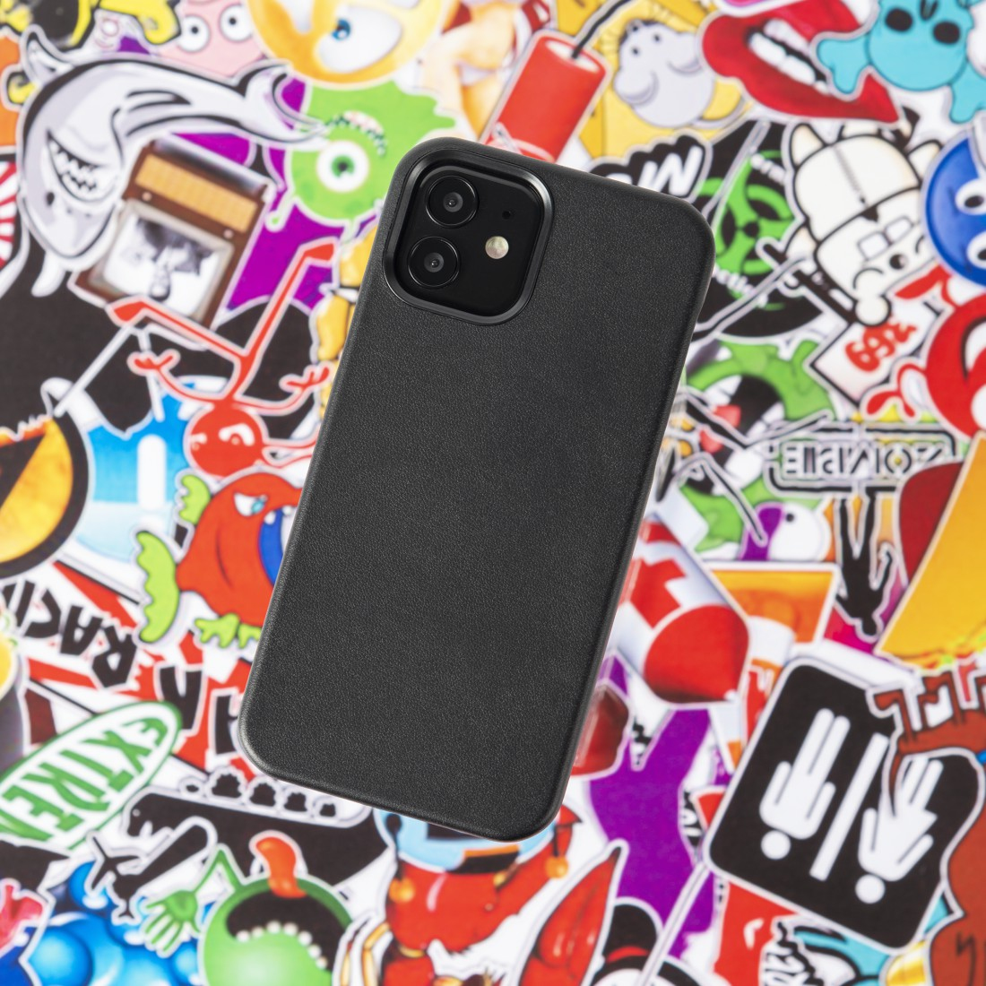 Hama MagCase Finest Sense, Cover, Apple, iPhone 12/12 Pro, 15,5 cm (6.1"), Schwarz