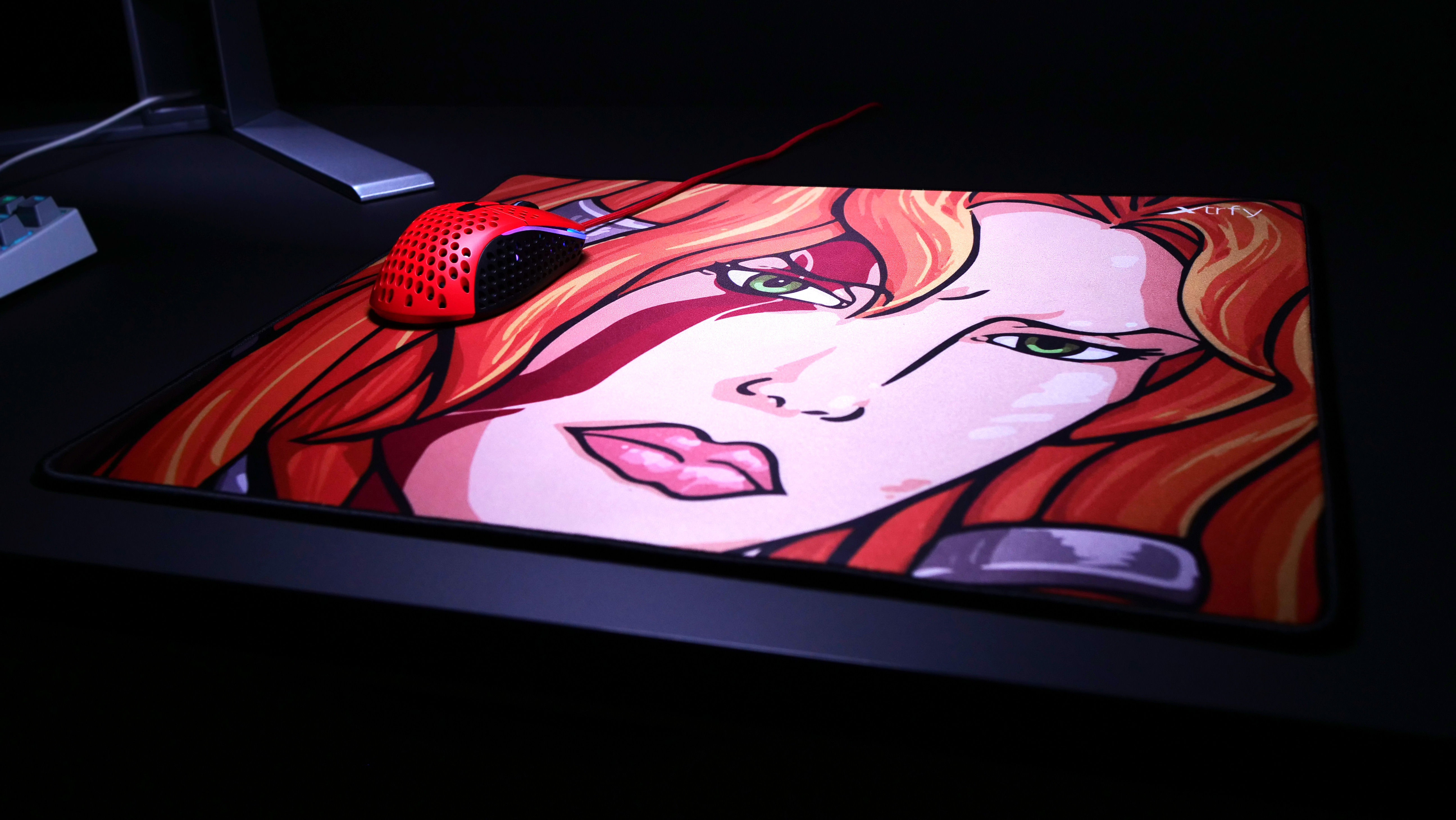 Cherry Xtrfy M4 RGB - Maus - Für Rechtshänder - optisch