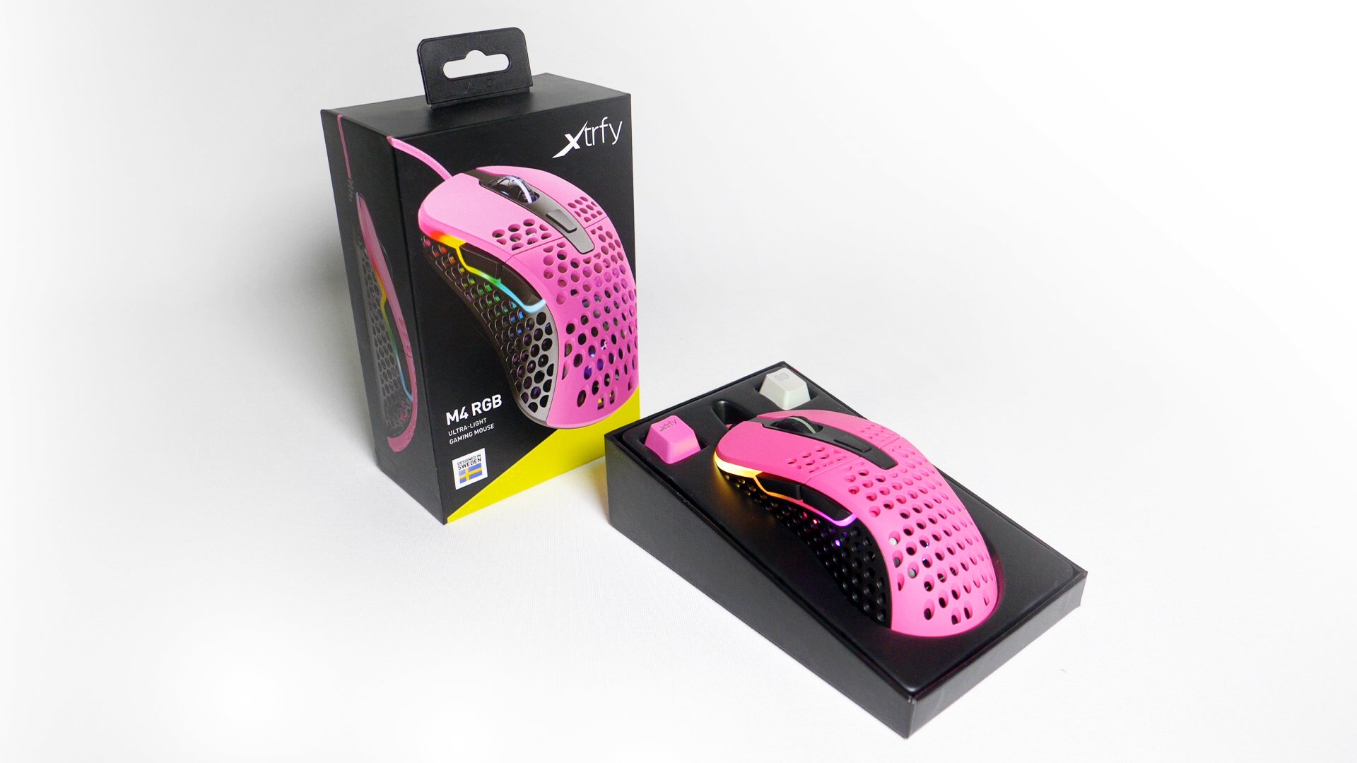 Xtrfy CHERRY XTRFY M4 RGB, rechts, Optisch, USB Typ-A, 16000 DPI, Schwarz, Pink