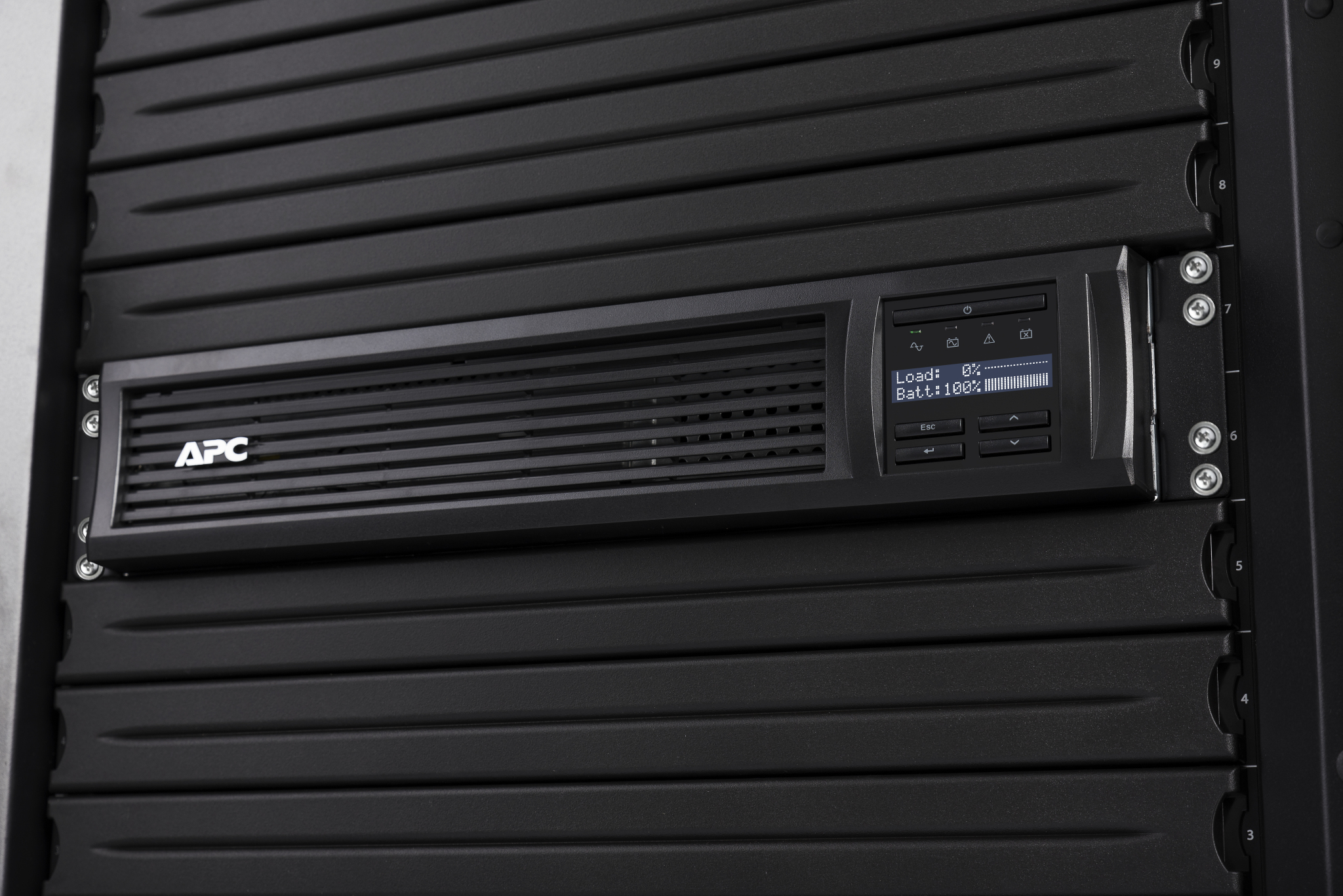 APC SMT1500RMI2UC Smart-UPS RM 2U LCD SmartConnect, 1500VA, USB/seriell