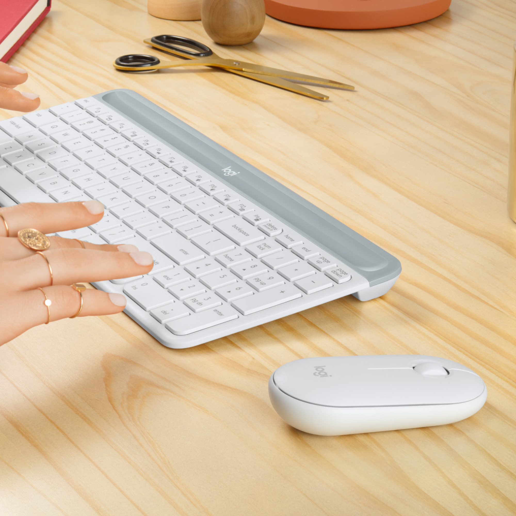 Logitech MK470, Volle Größe (100%), Kabellos, RF Wireless, Weiß, Maus enthalten