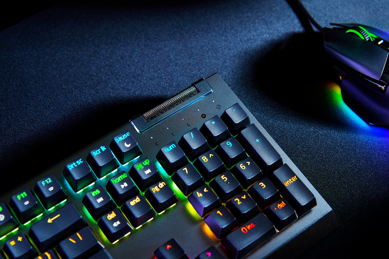 Razer BlackWidow V4 X - Tastatur - Hintergrundbeleuchtung