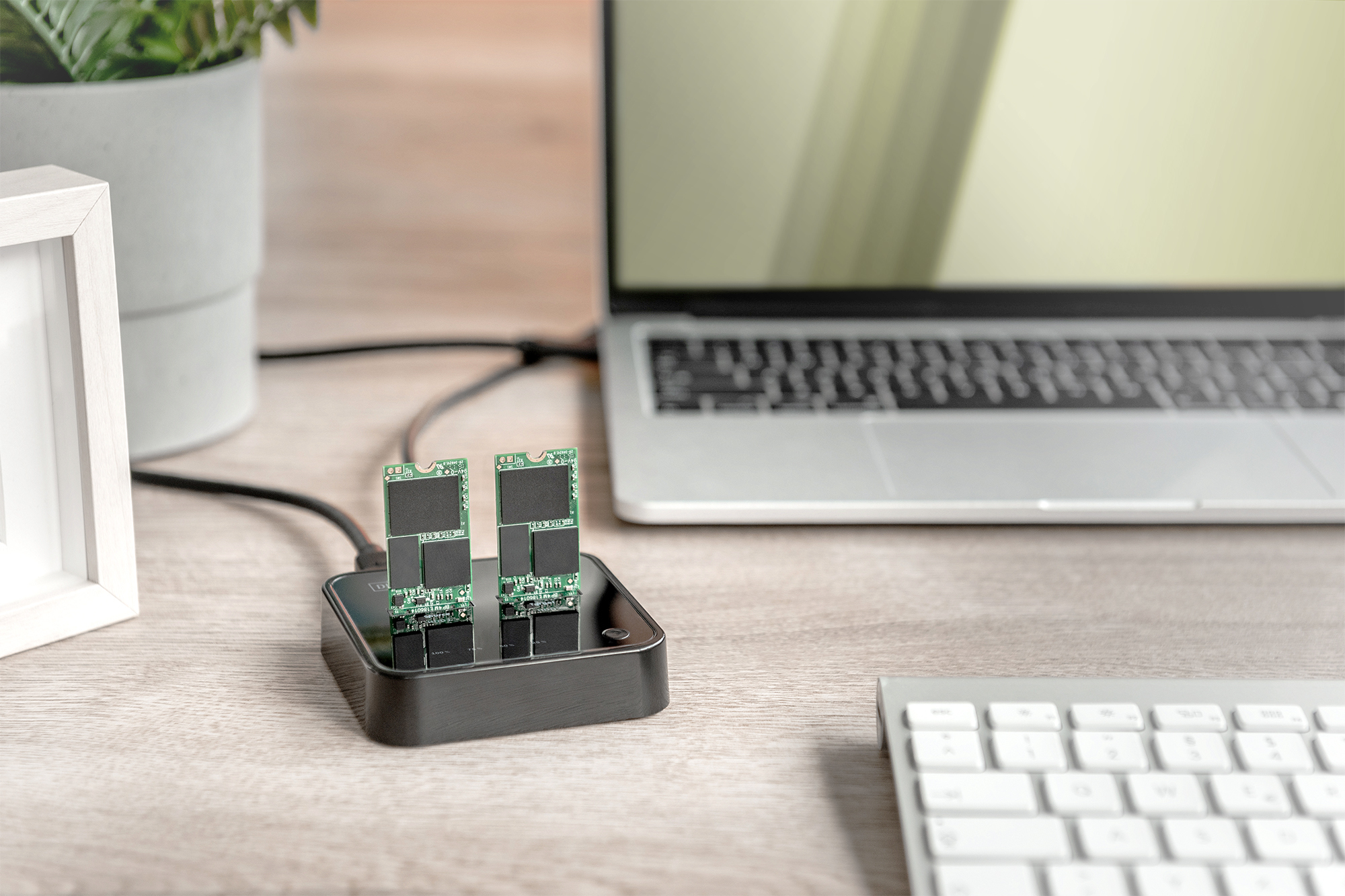 DIGITUS Dual M.2 NVMe SSD Docking Station mit Offline-Klonfunktion, USB-C
