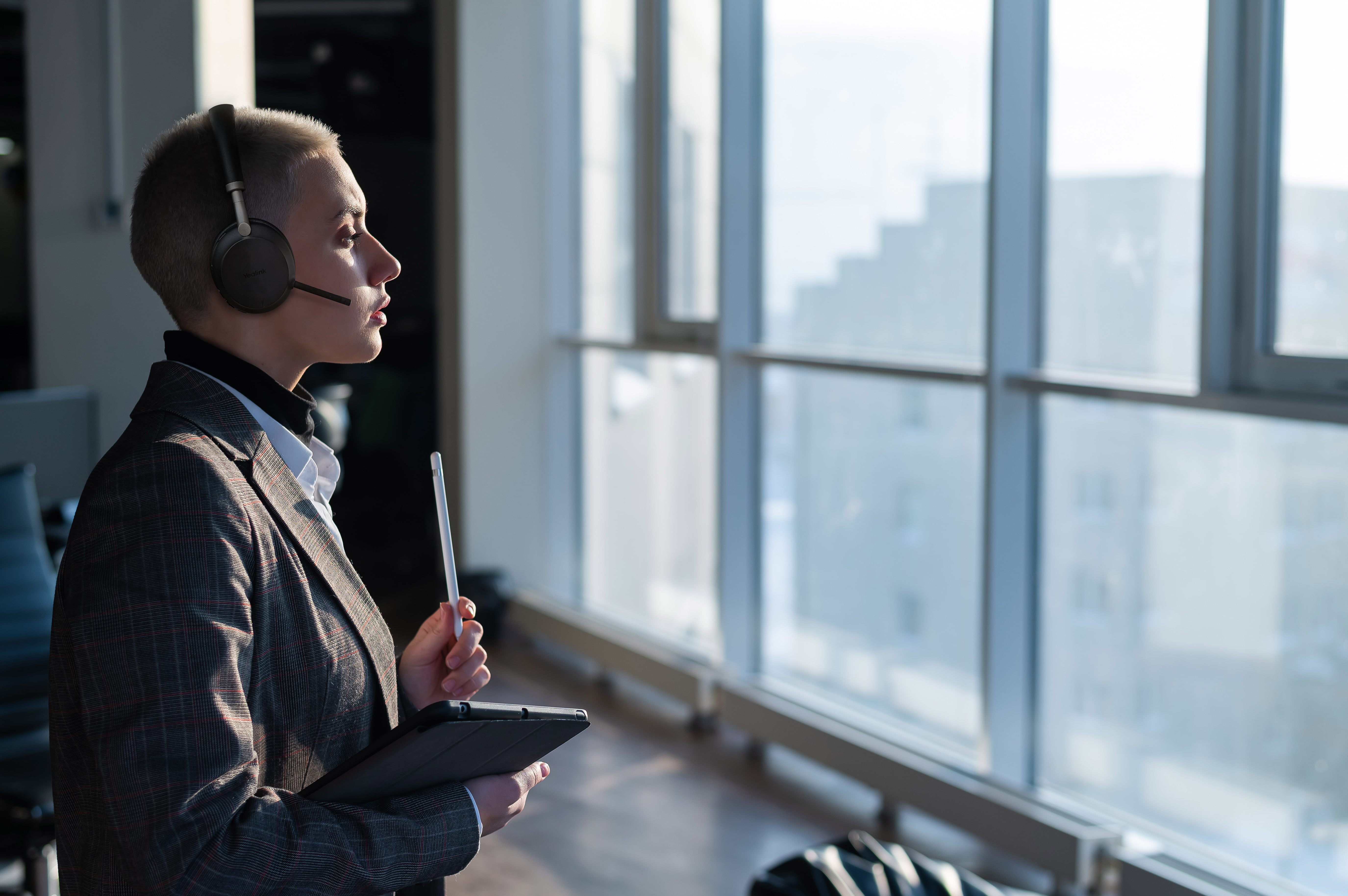 Yealink BH72 with Charging Stand - Headset-System