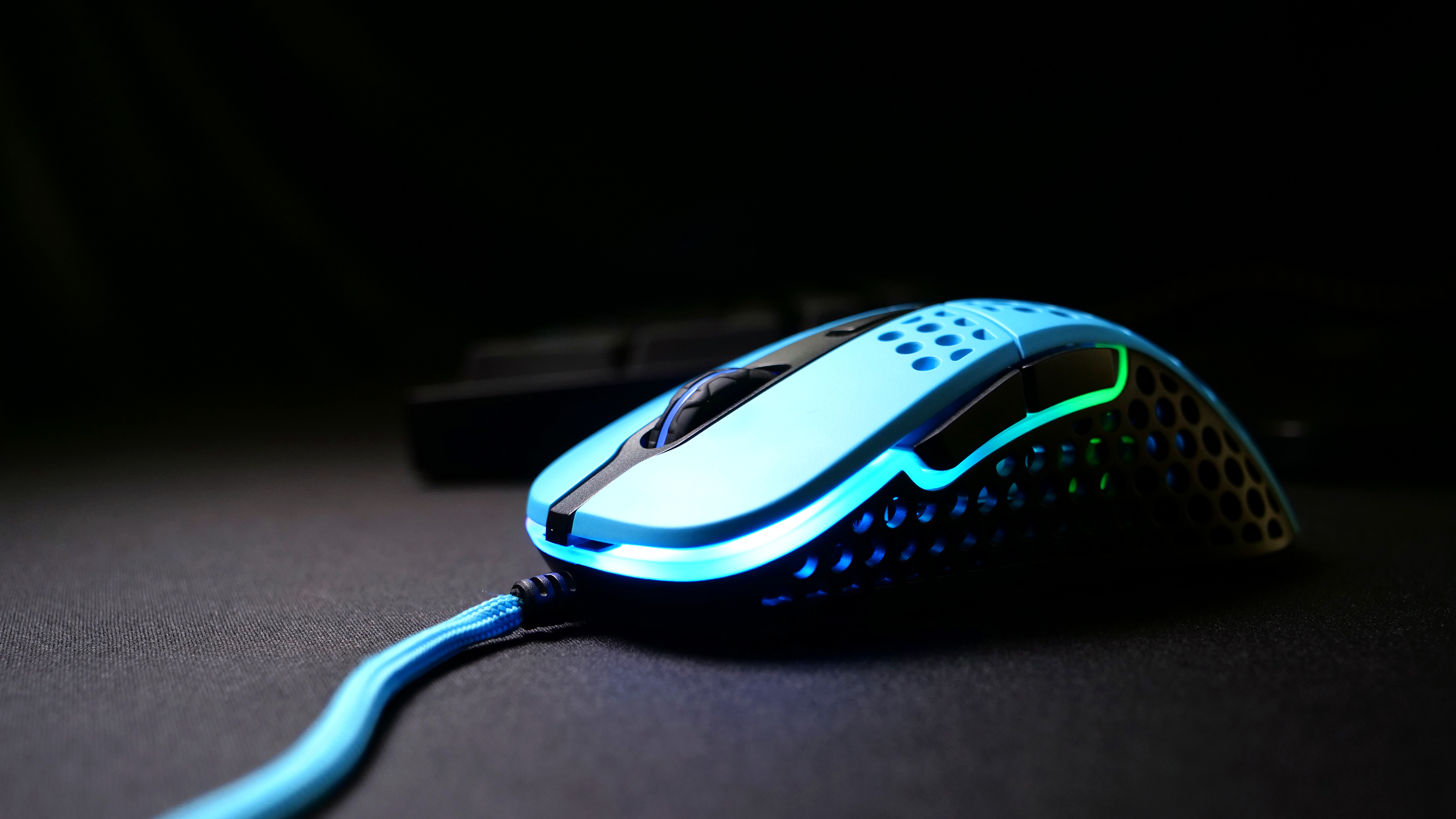 Cherry XTRFY M4 RGB, rechts, Optisch, USB Typ-A, 16000 DPI, Schwarz, Blau