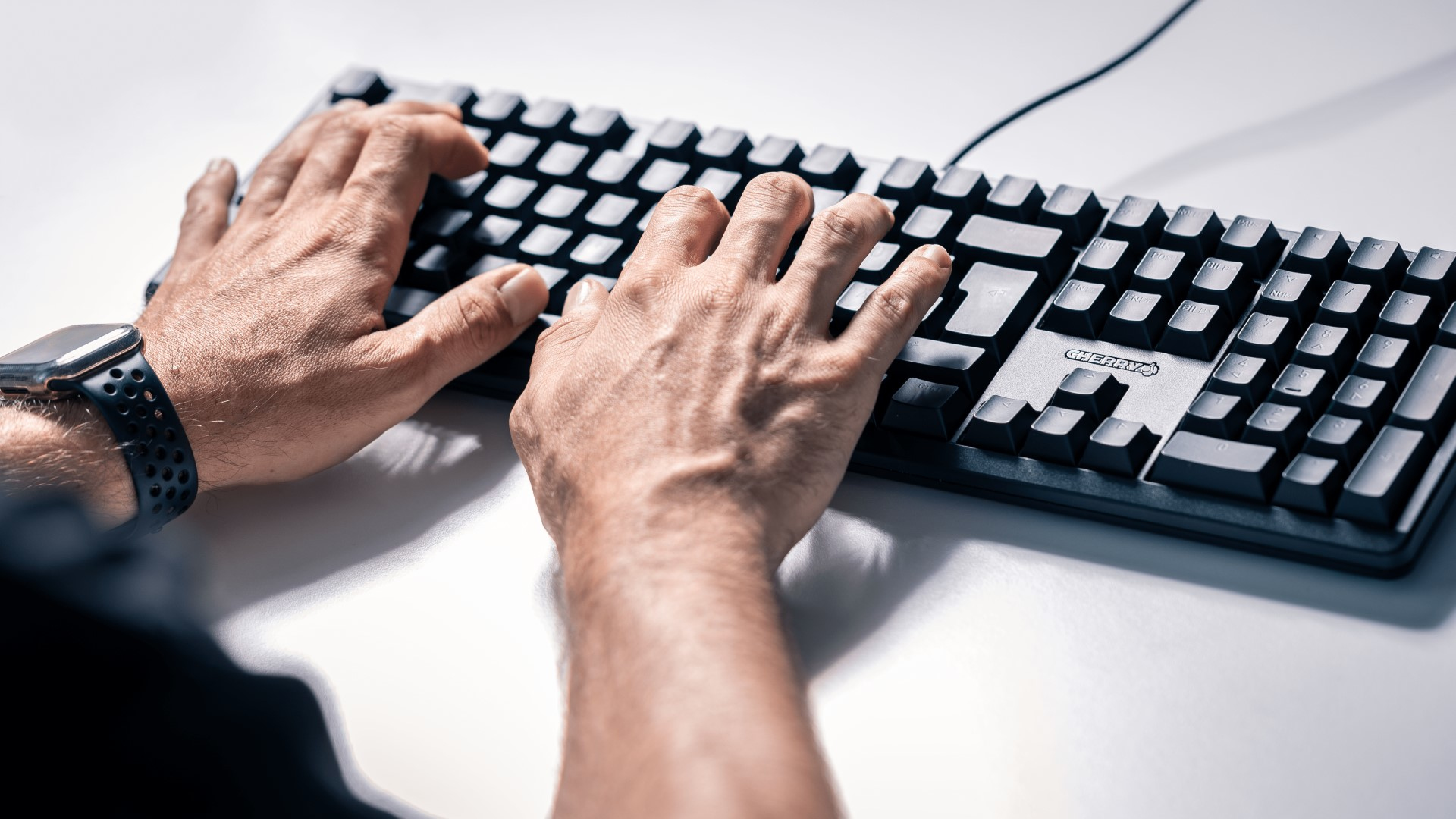 Cherry G80-3000N RGB, Kabelgebunden, USB, Mechanischer Switch, QWERTZ, RGB-LED, Schwarz