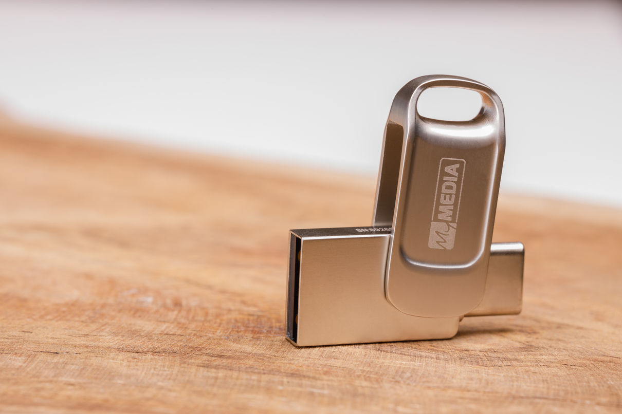 Verbatim MyMedia MyDual USB 2.0, 32 GB, USB Type-A / USB Type-C, 2.0, Drehring, 7 g, Silber