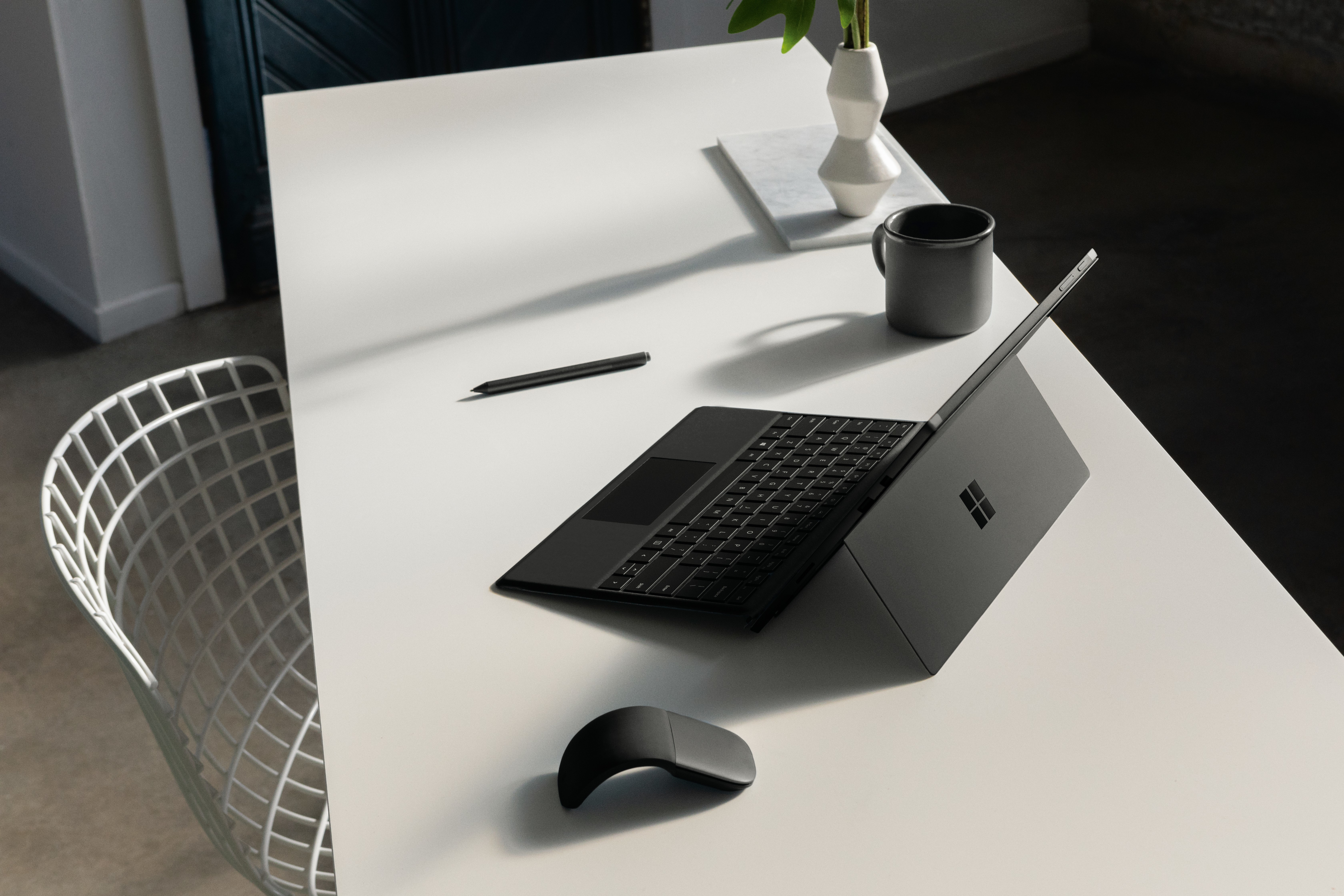 Microsoft Surface Arc Mouse, Beidhändig, BlueTrack, Bluetooth, 1800 DPI, Schwarz