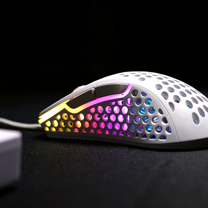 Cherry Xtrfy M4 RGB - Maus - Für Rechtshänder - optisch