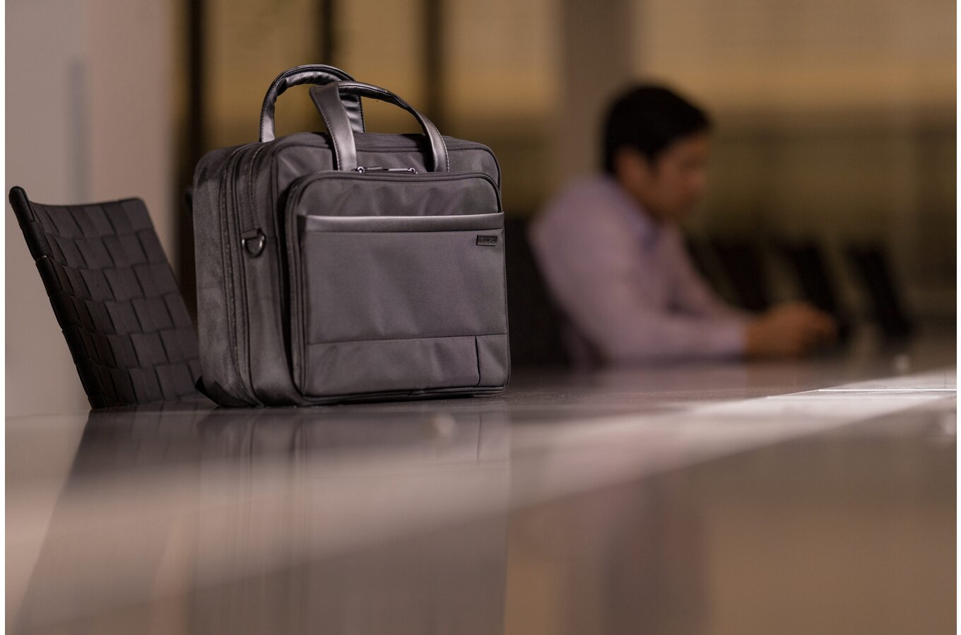 Kensington Contour 2.0 Business Briefcase - Notebook-Tasche - 39.6 cm (15.6")