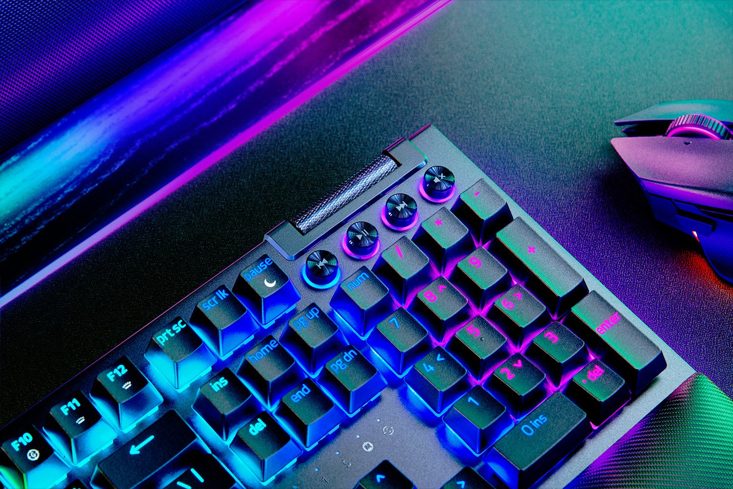 Razer BlackWidow V4 Pro - Tastatur - Hintergrundbeleuchtung