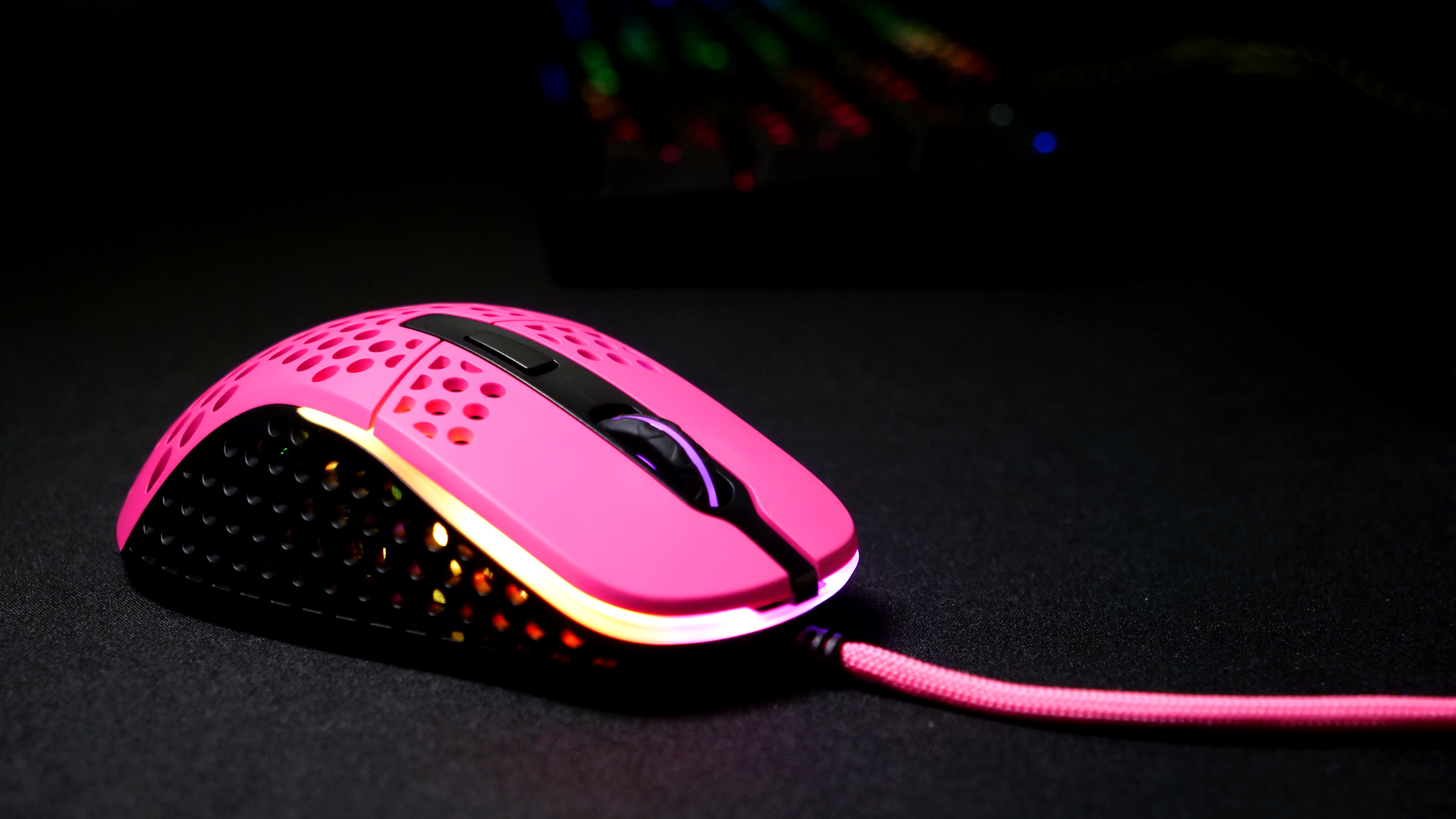 Xtrfy CHERRY XTRFY M4 RGB, rechts, Optisch, USB Typ-A, 16000 DPI, Schwarz, Pink