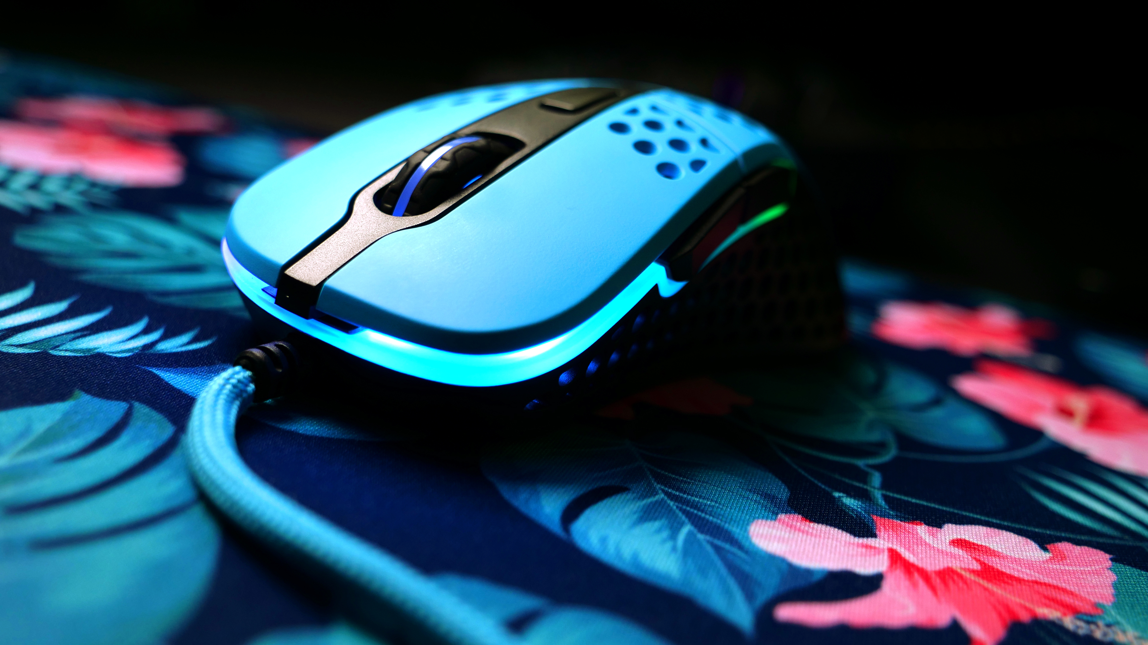 Cherry XTRFY M4 RGB, rechts, Optisch, USB Typ-A, 16000 DPI, Schwarz, Blau