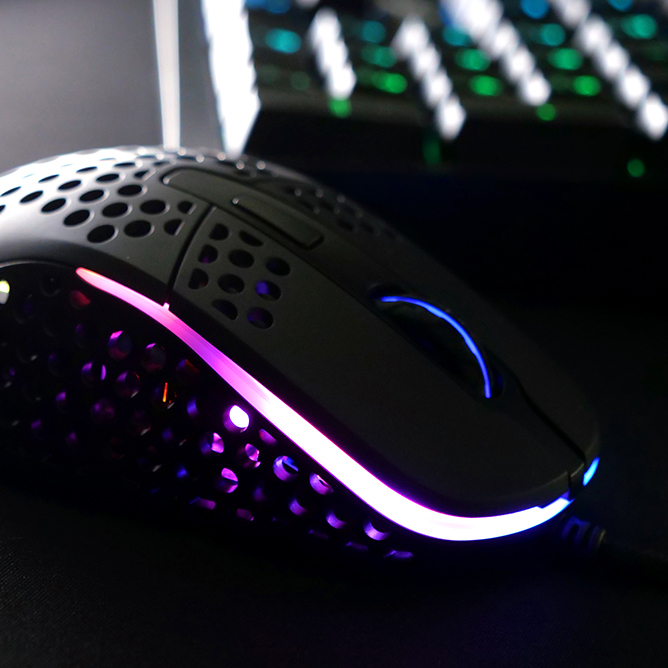 Cherry Xtrfy M4 RGB - Maus - Für Rechtshänder - optisch