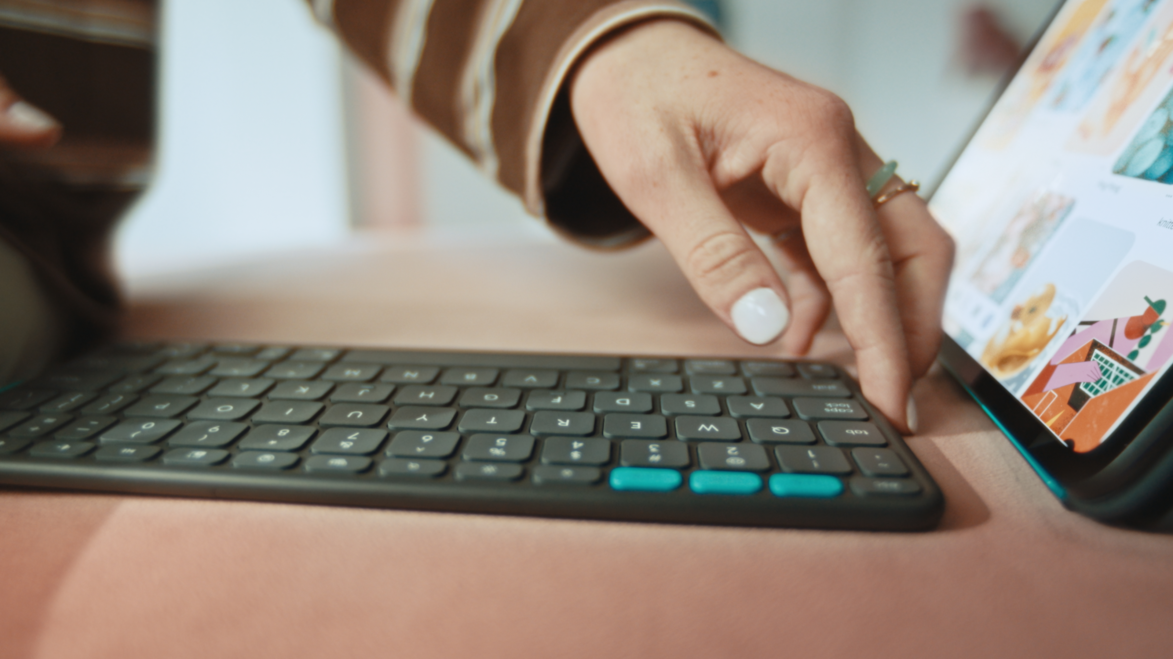Logitech Flip Folio - Tastatur und Foliohülle - full size - kabellos - Bluetooth 5.1 LE - QWERTZ - D