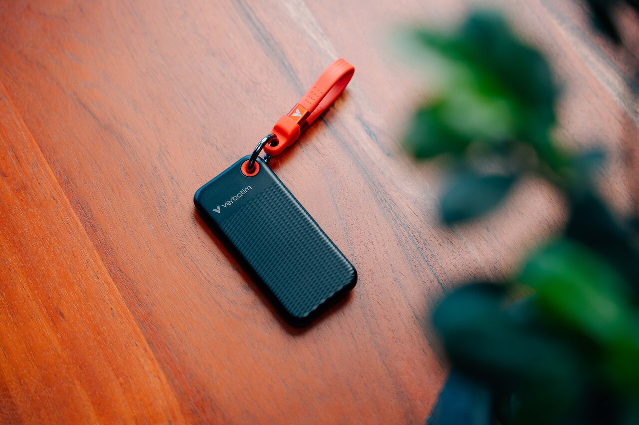 Verbatim Pocket SSD Schlüsselanhänger mit Kabelbefestigung - 128GB Schwarz/Rot, 128 GB, USB Typ-C, 3