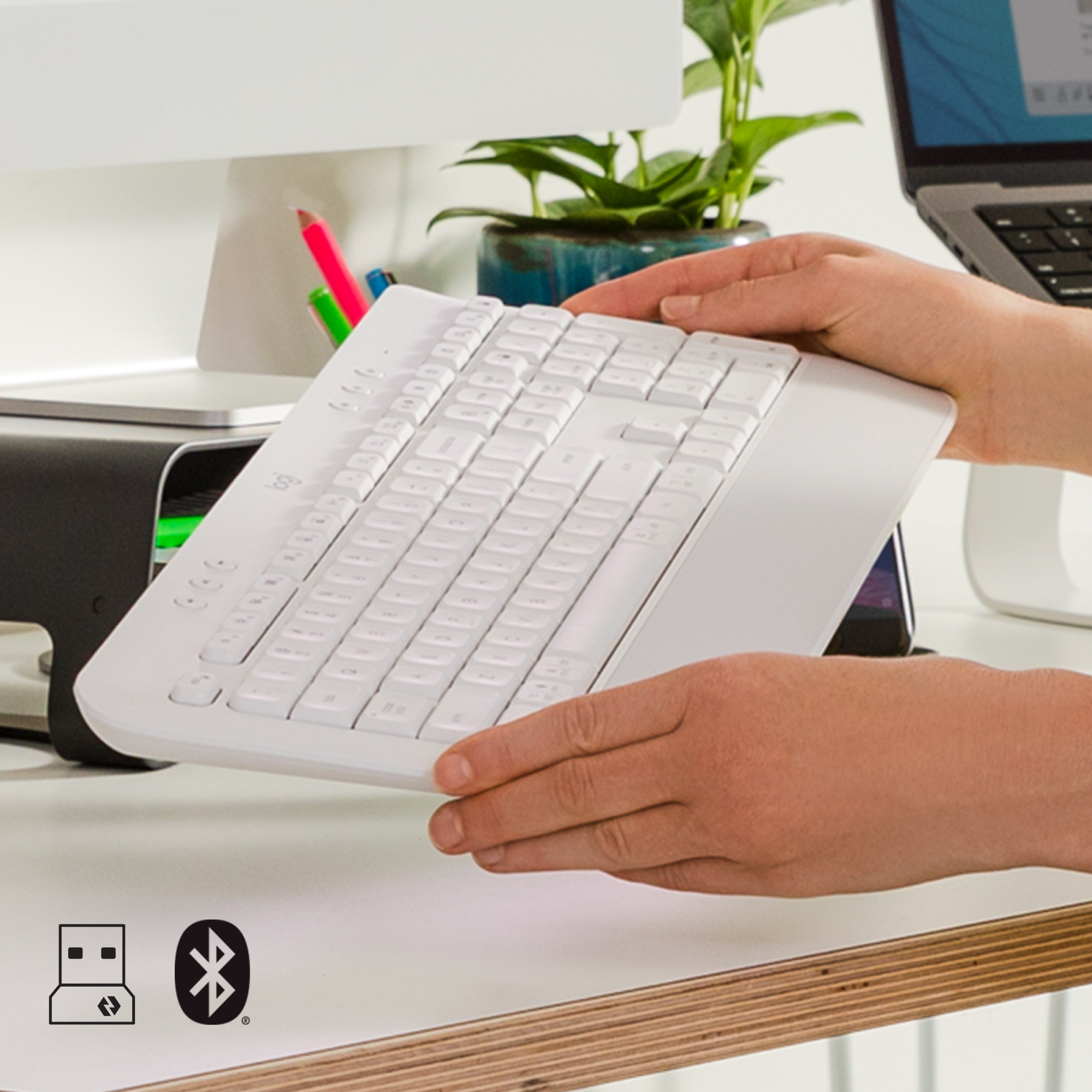 Logitech Signature K650, Volle Größe (100%), Kabellos, Bluetooth, Membran Key Switch, QWERTZ, Weiß