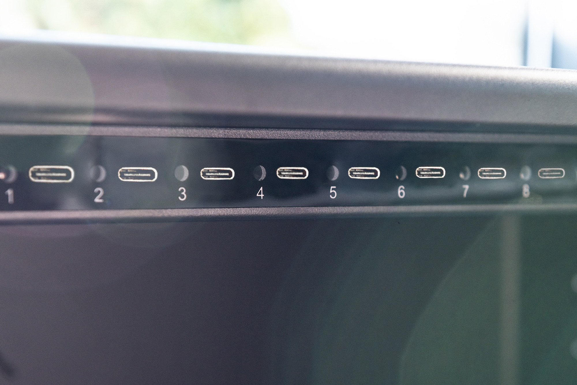 DIGITUS Mobiler Ladeschrank für 16 Tablets bis 13 Zoll, USB- C