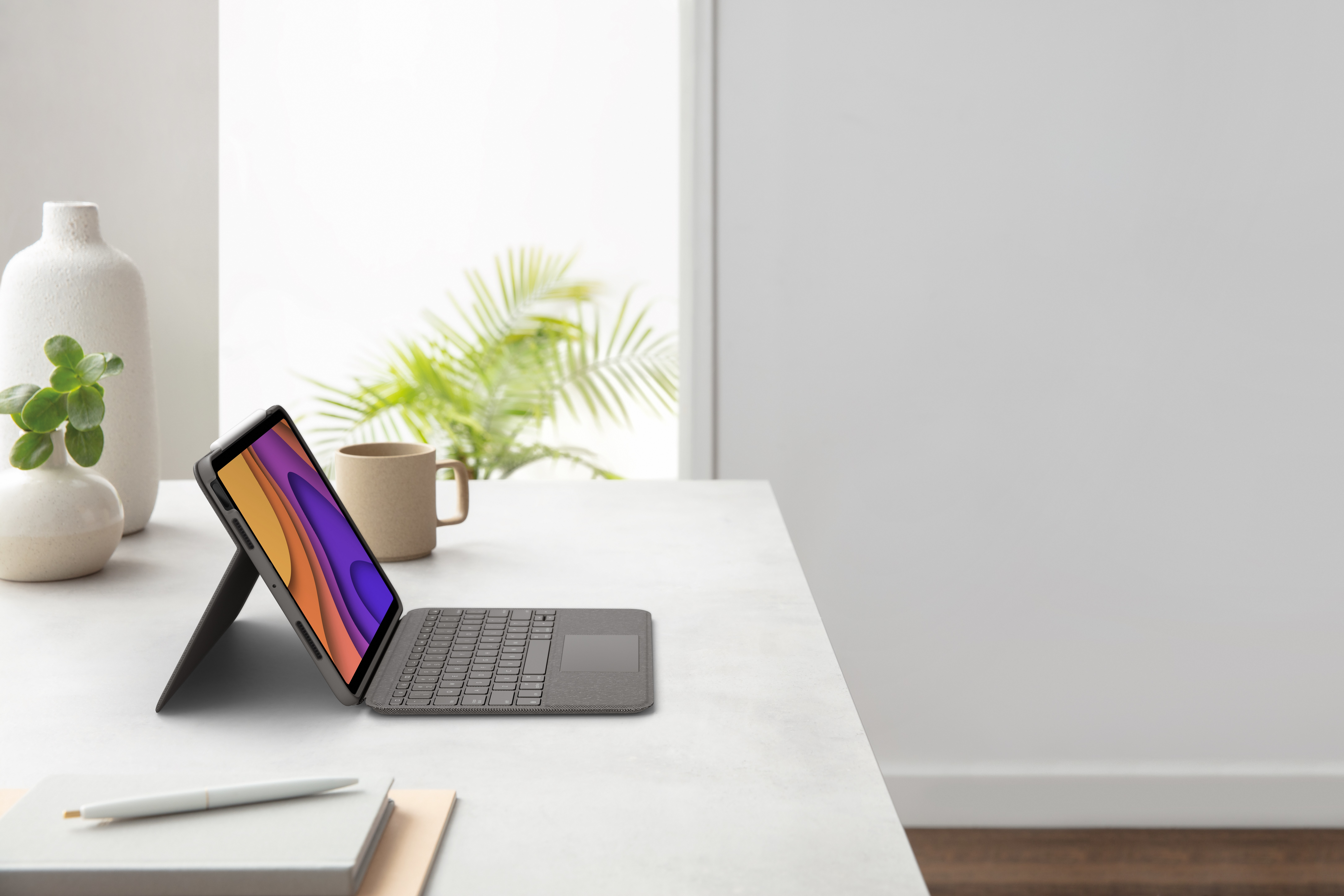 Logitech Folio Touch - Tastatur und Foliohülle - mit Trackpad - hinterleuchtet - Apple Smart connect