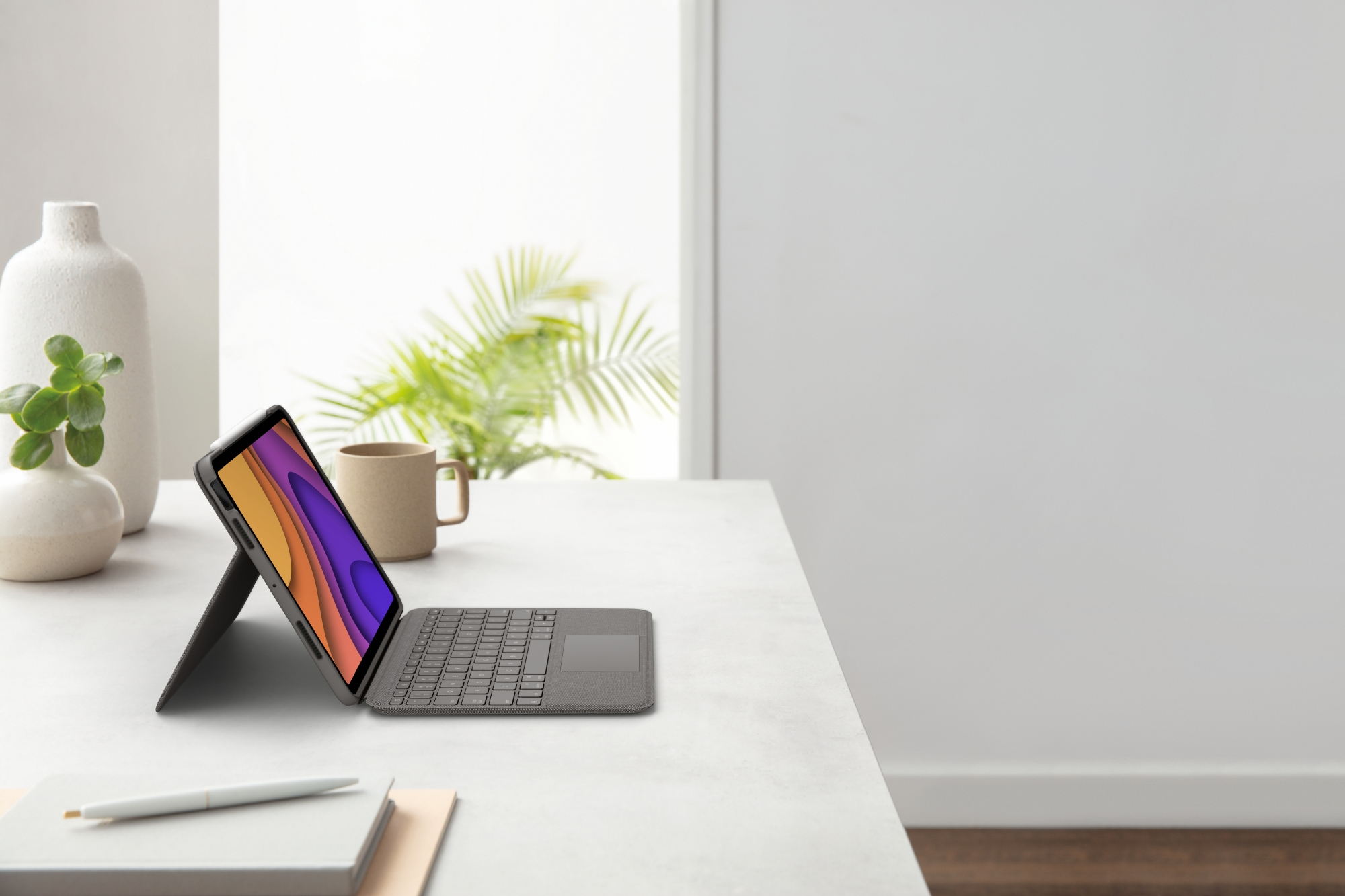 Logitech Folio Touch - Tastatur und Foliohülle - mit Trackpad - hinterleuchtet - Apple Smart connect
