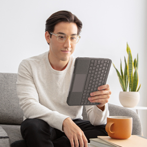 Logitech Folio Touch - Tastatur und Foliohülle - mit Trackpad - hinterleuchtet - Apple Smart connect