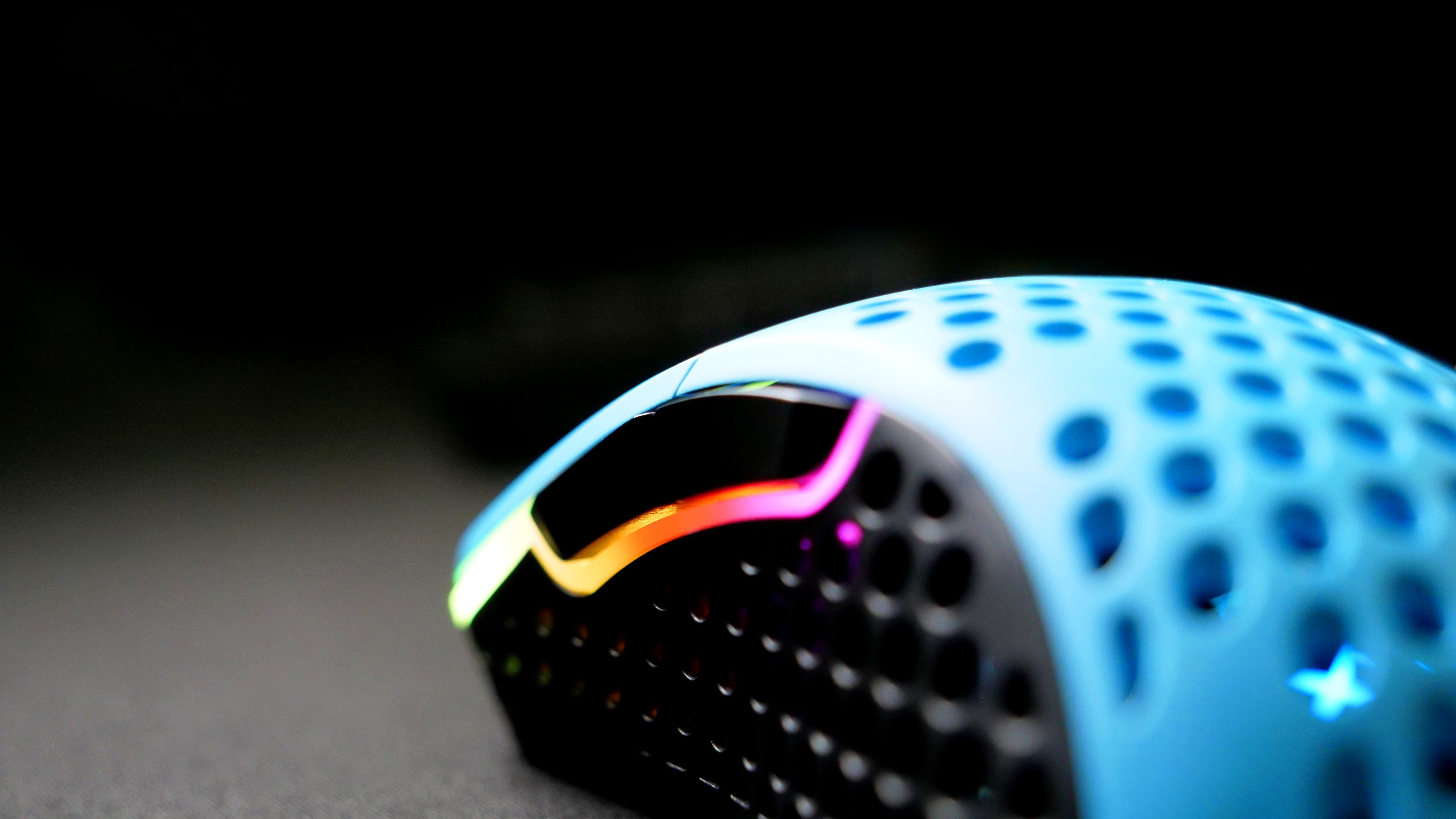 Cherry XTRFY M4 RGB, rechts, Optisch, USB Typ-A, 16000 DPI, Schwarz, Blau