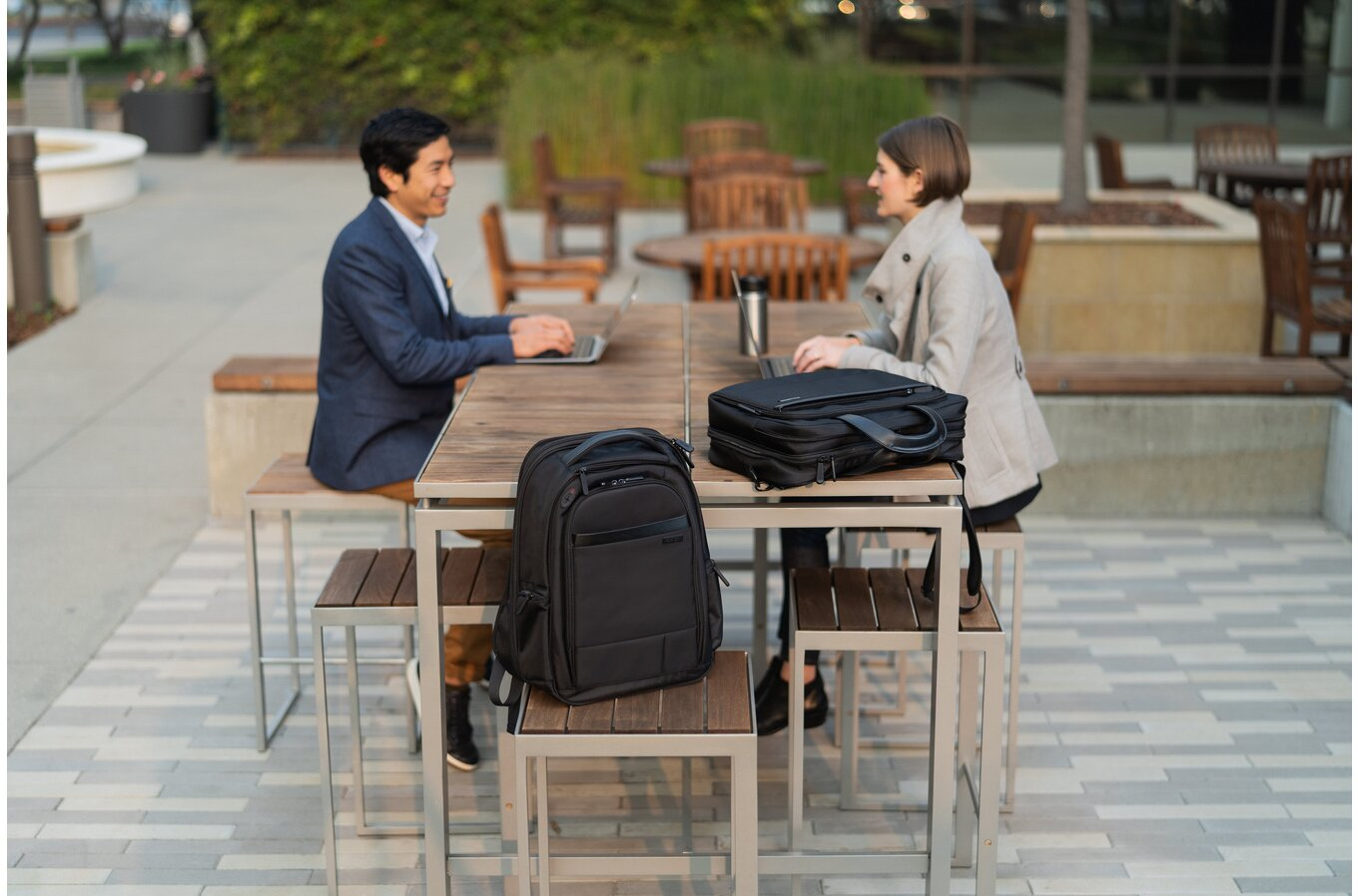 Kensington Contour 2.0 Business Briefcase - Notebook-Tasche - 39.6 cm (15.6")