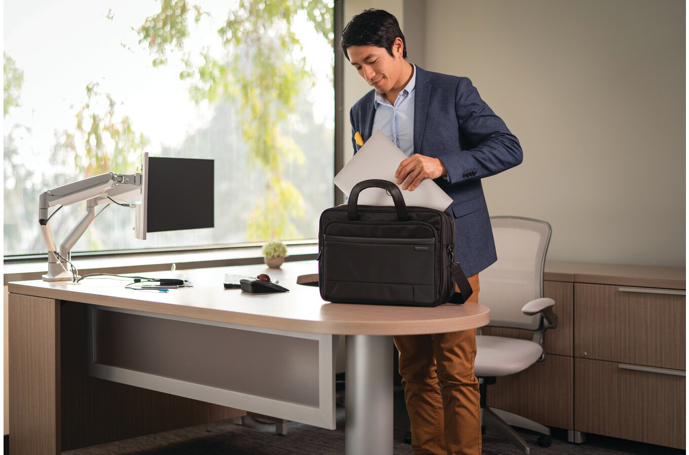 Kensington Contour 2.0 Business Briefcase - Notebook-Tasche - 39.6 cm (15.6")