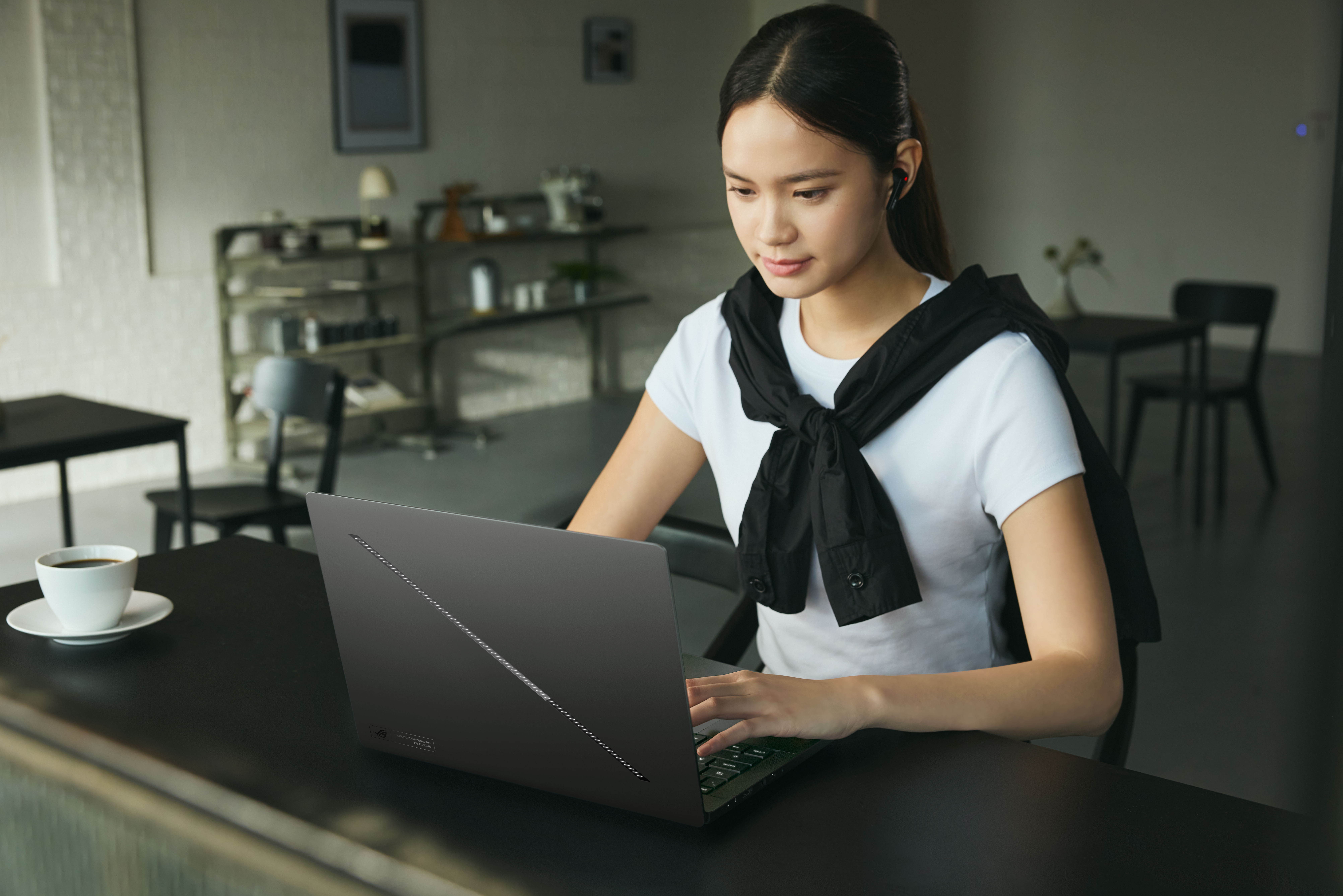 ASUS ROG Zephyrus G14 GU405AR-SY006W, 14" WQXGA+ OLED, Core Ultra 9 386H, 32GB, 1TB, RTX 5070Ti, Win