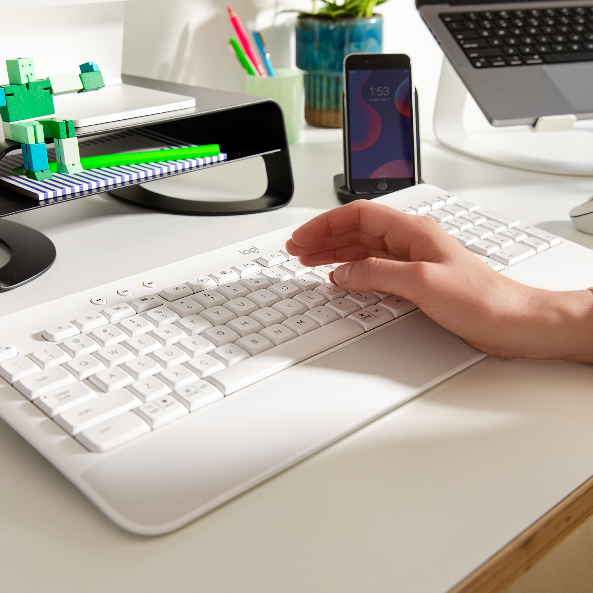 Logitech Signature K650, Volle Größe (100%), Kabellos, Bluetooth, Membran Key Switch, QWERTZ, Weiß