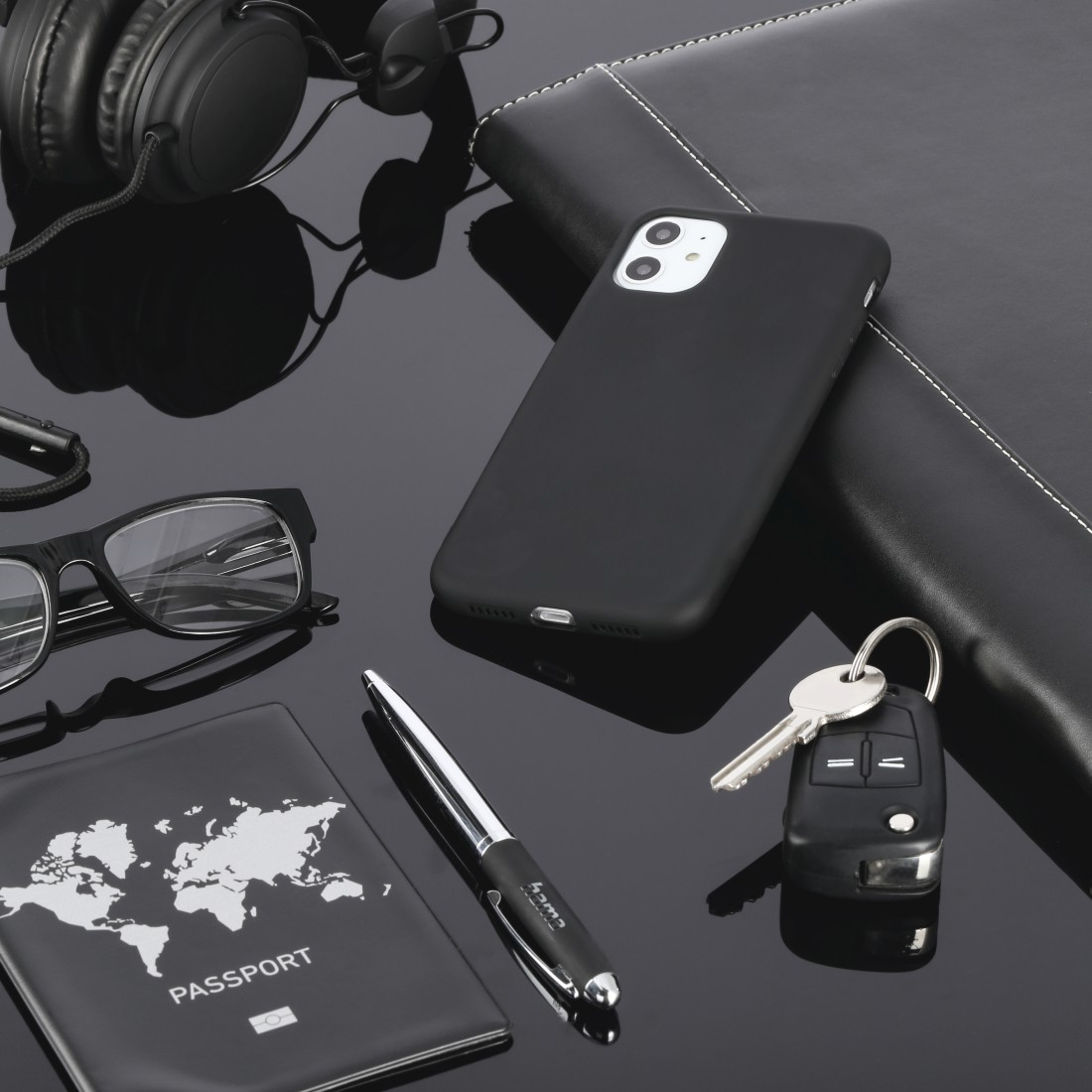Hama MagCase Finest Feel PRO, Cover, Apple, iPhone 14 Pro Max, 17 cm (6.7 Zoll), Schwarz