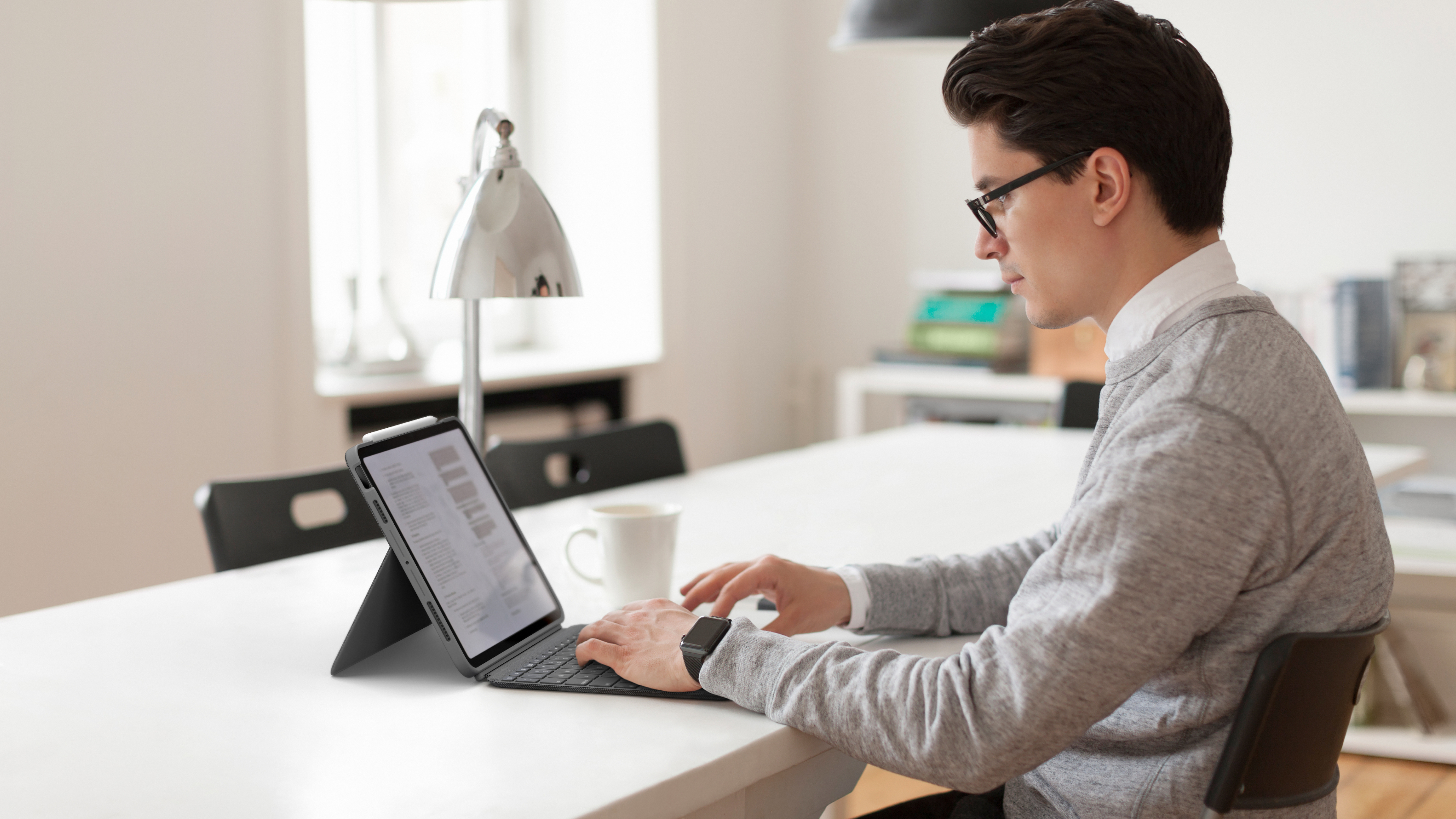 Logitech Combo Touch, KeyboardDock für Apple iPad Air 4/Air 5 10.9" grau, DE