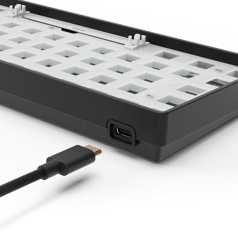 Sharkoon SKILLER SGK50 S4, 60%, Kabelgebunden, USB, QWERTY, RGB-LED, Schwarz