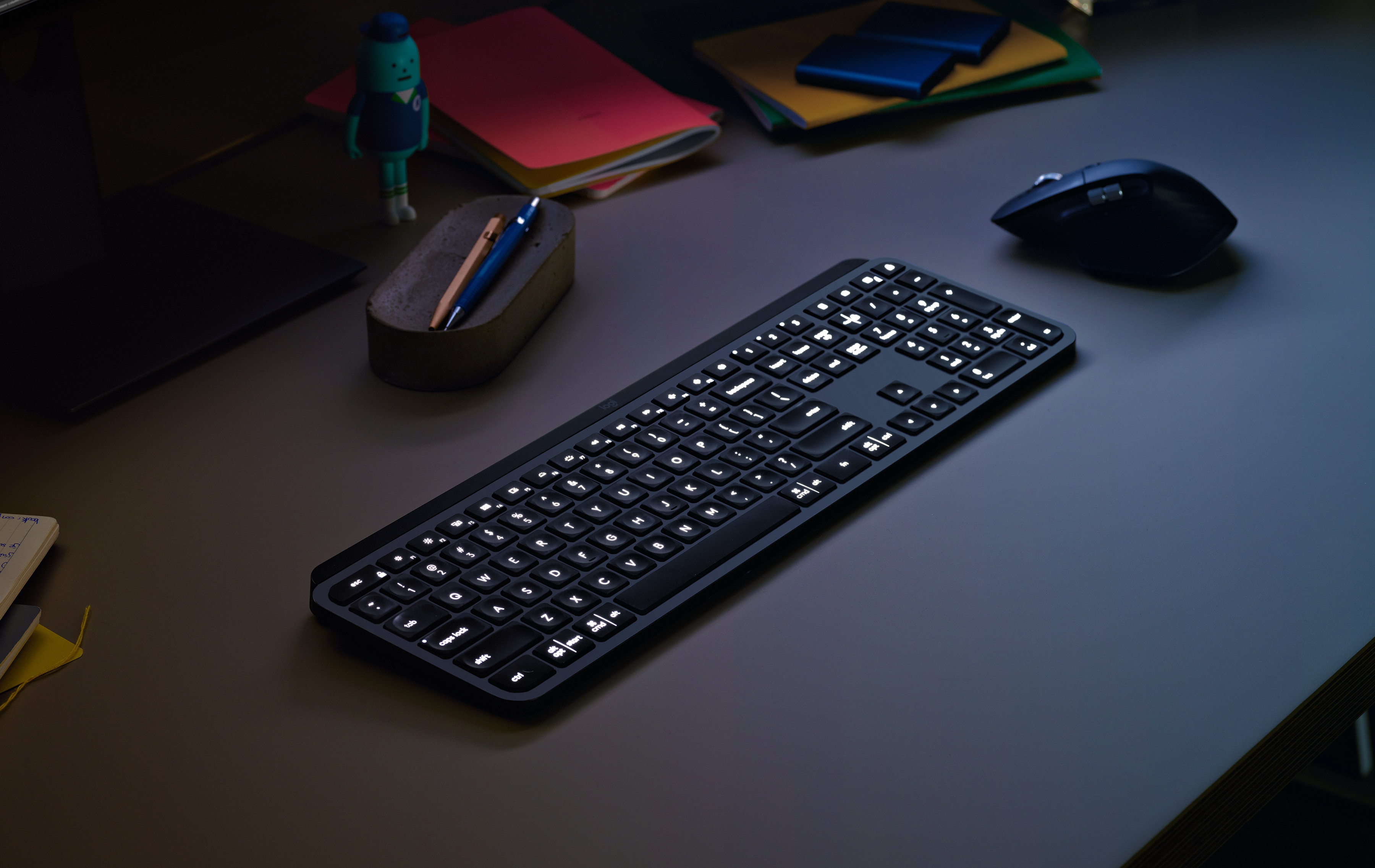 Logitech MX Keys Plus, Volle Größe (100%), Kabellos, RF Wireless + Bluetooth, Halbmechanischer Schlü