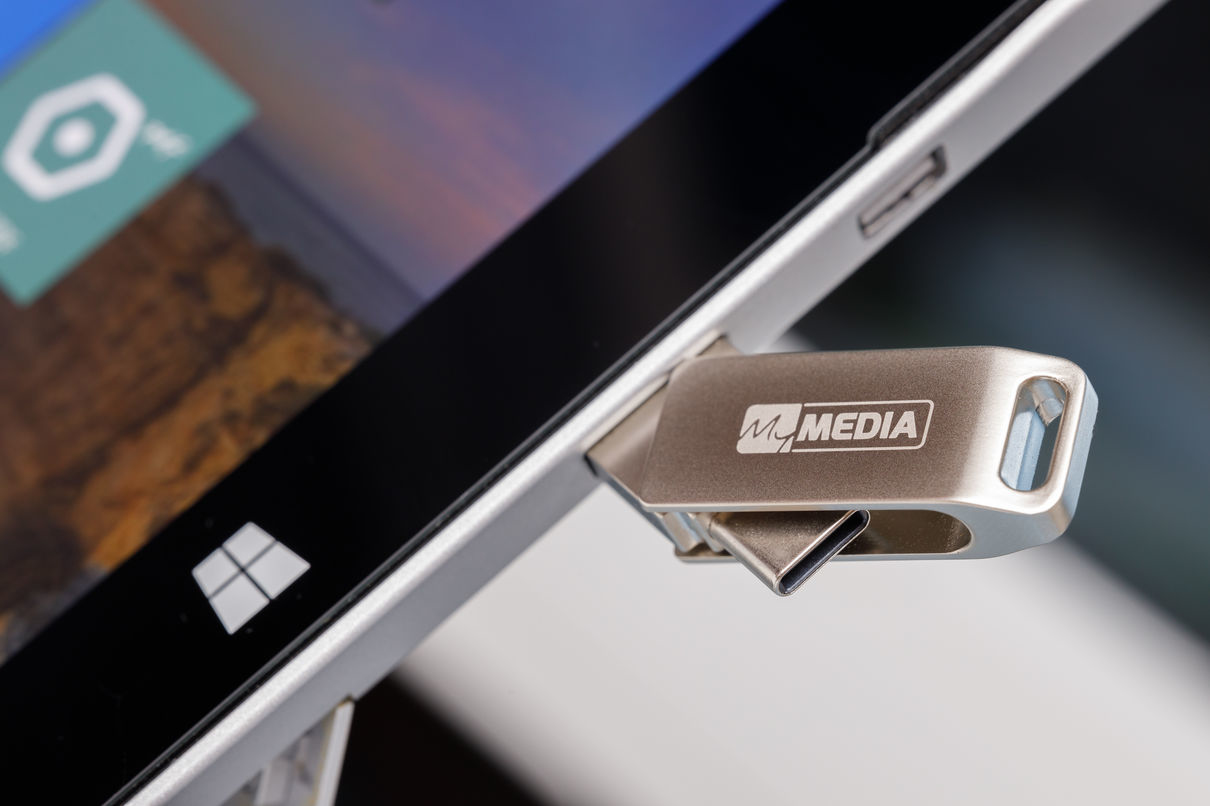 Verbatim MyMedia MyDual USB 2.0, 32 GB, USB Type-A / USB Type-C, 2.0, Drehring, 7 g, Silber