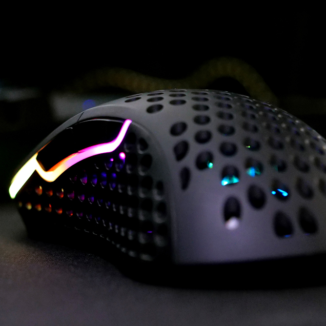 Cherry Xtrfy M4 RGB - Maus - Für Rechtshänder - optisch