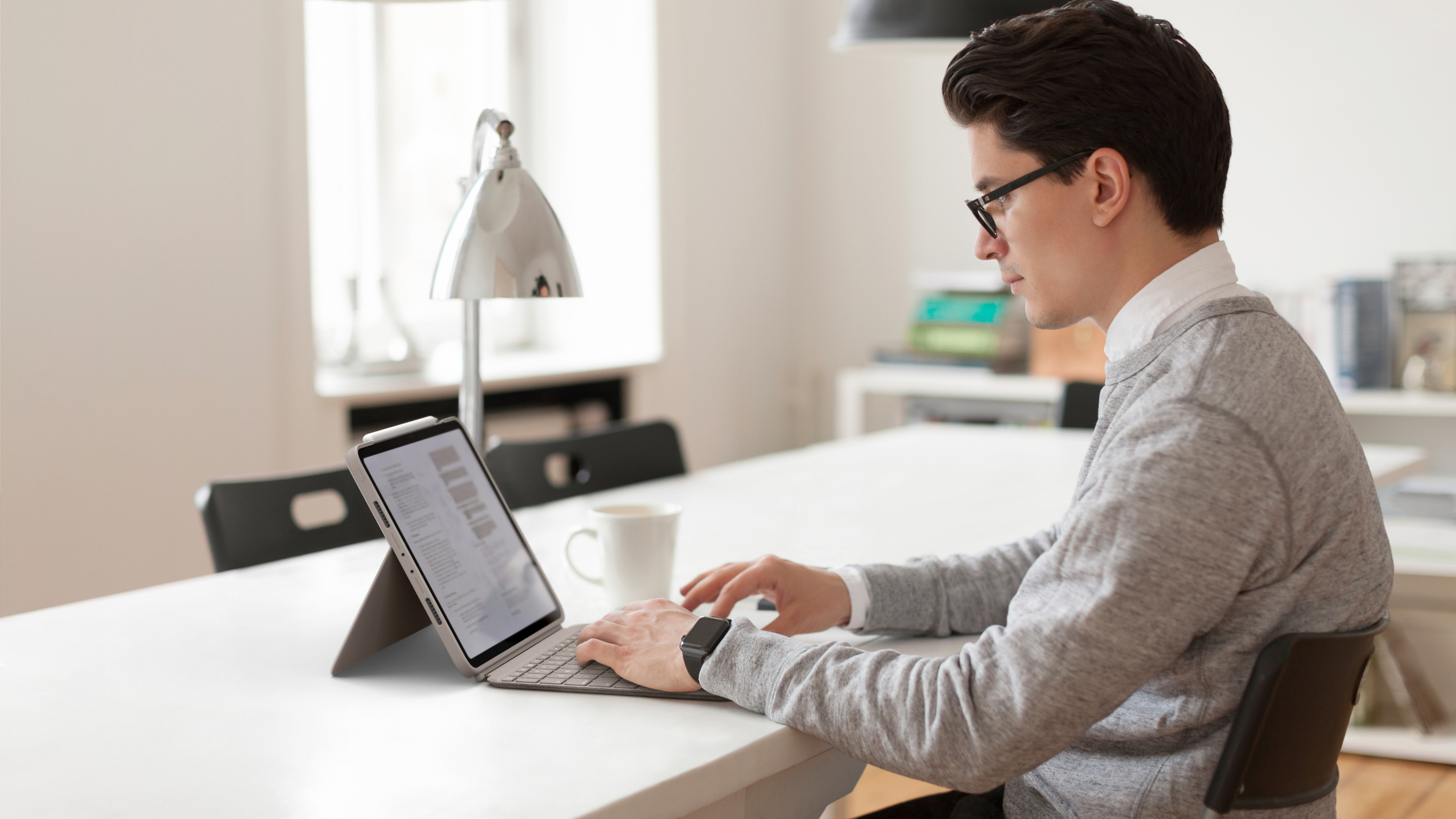 Logitech Combo Touch, KeyboardDock für Apple iPad Pro 11" 2020 / 2021, sand, DE