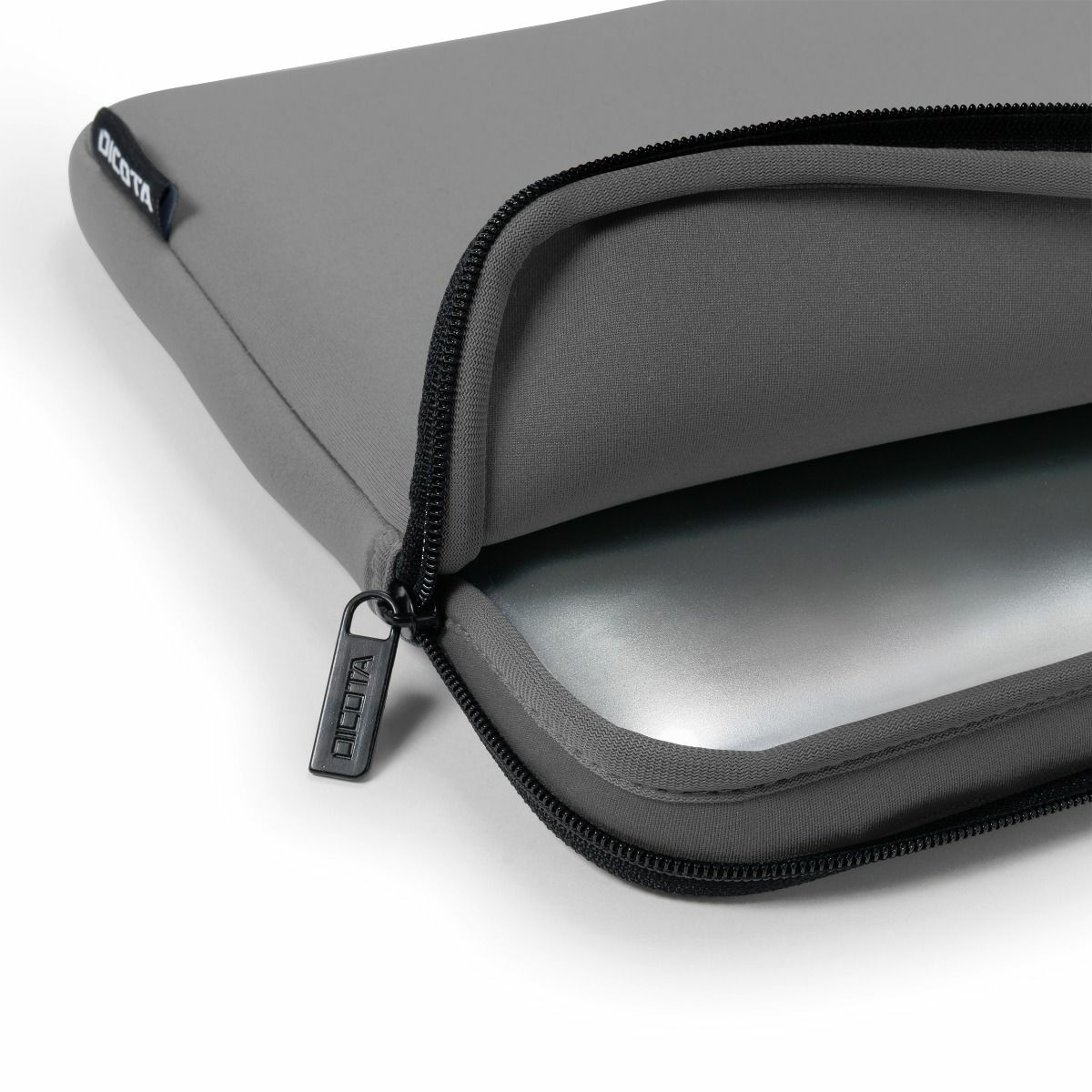 Dicota Skin BASE - Notebook-Hülle - 35.8 cm