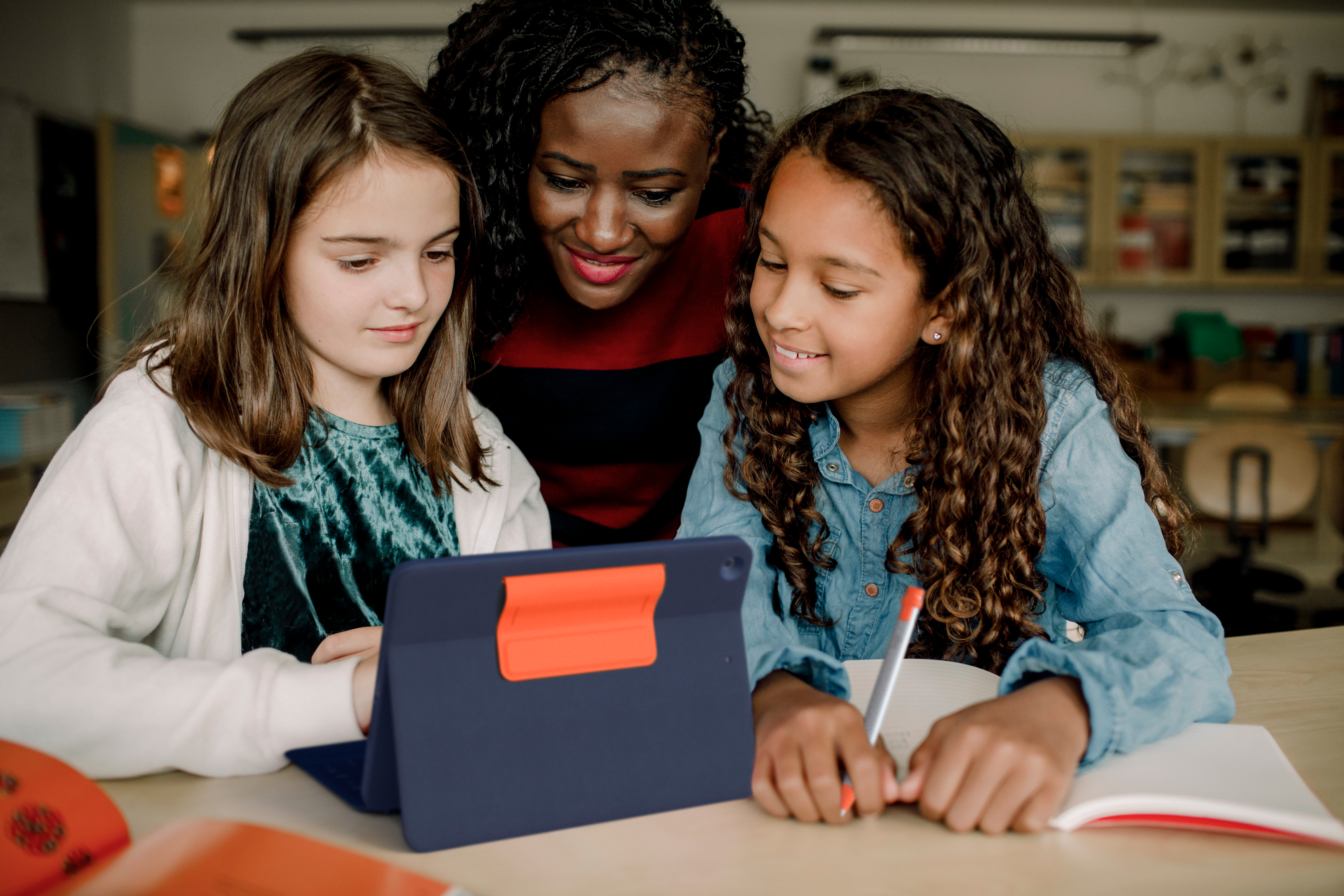 Logitech Rugged Combo 3 For Education - Tastatur und Foliohülle - Apple Smart connector - K-12 Ausbi