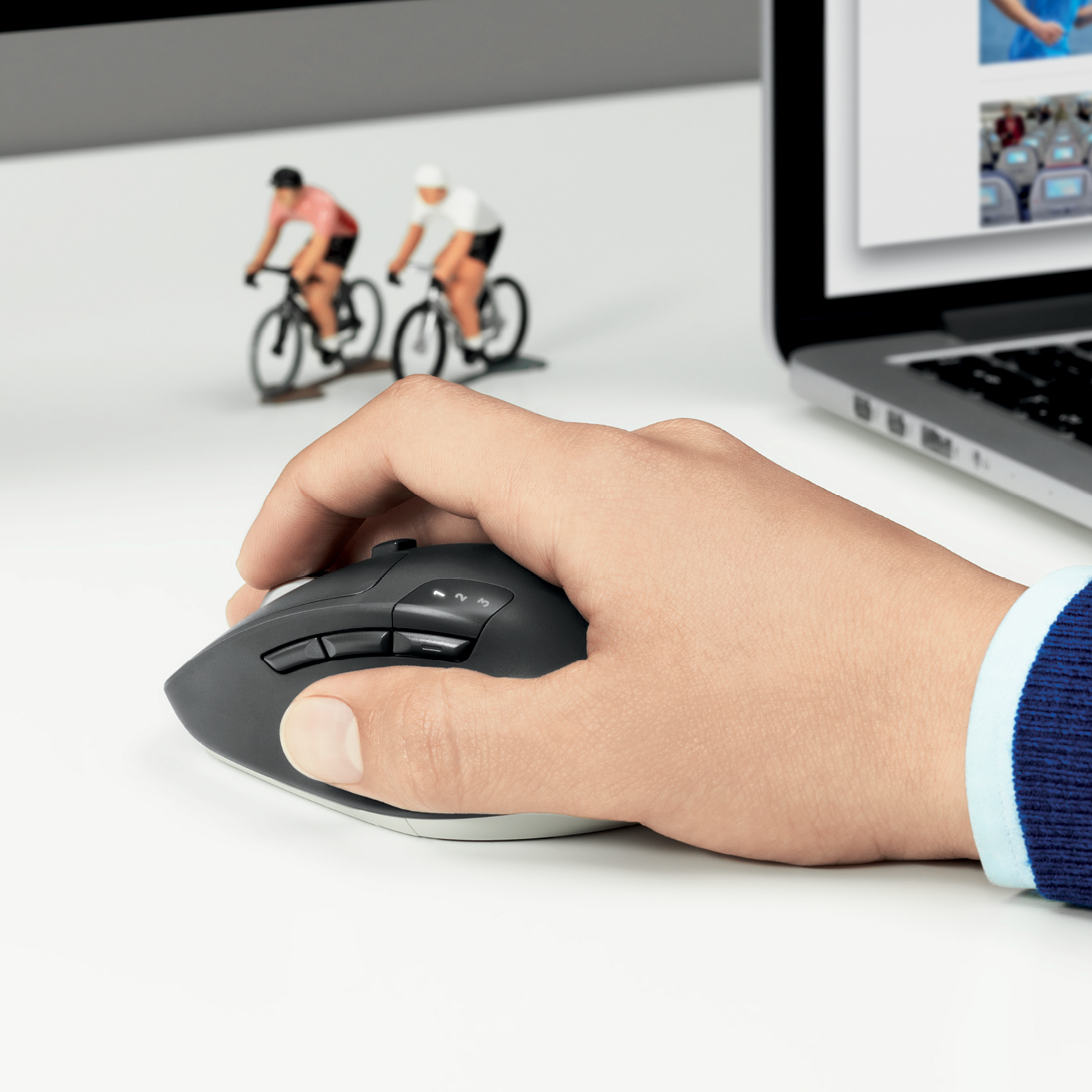 Logitech M720 Triathlon - Maus - Für Rechtshänder - optisch - 7 Tasten - kabellos - Bluetooth, 2.4 G