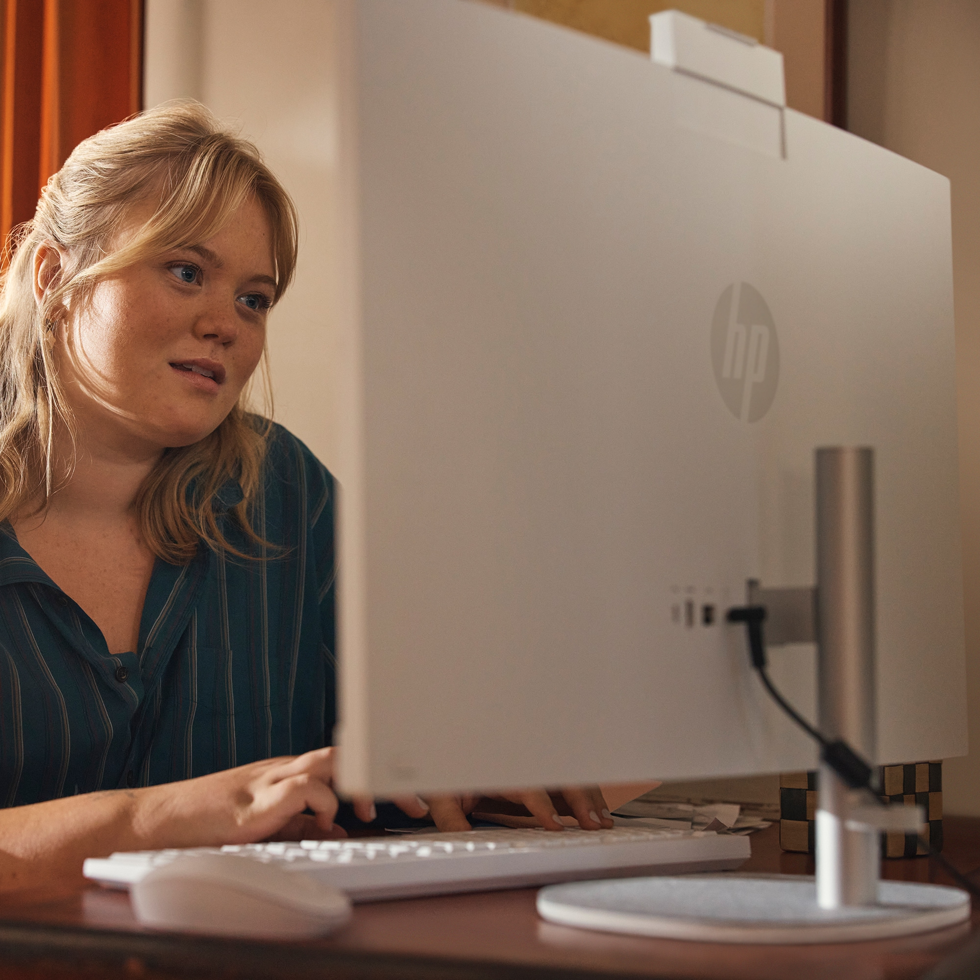 HP 27-cr0470ng - All-in-One (Komplettlösung) - Ryzen 7 7730U / 2 GHz - RAM 16 GB - SSD 1 TB - NVMe -